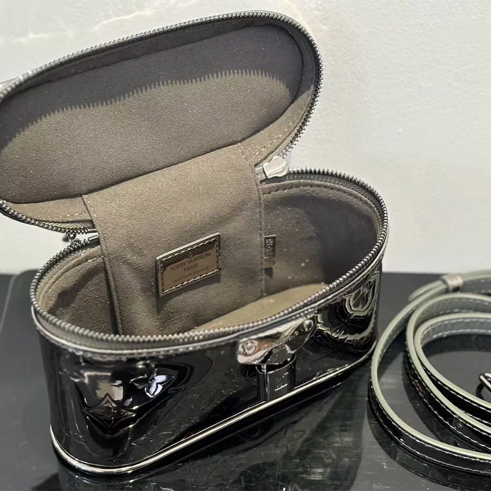 Louis Vuitton Vanity Chain Pouch (7A regular version)