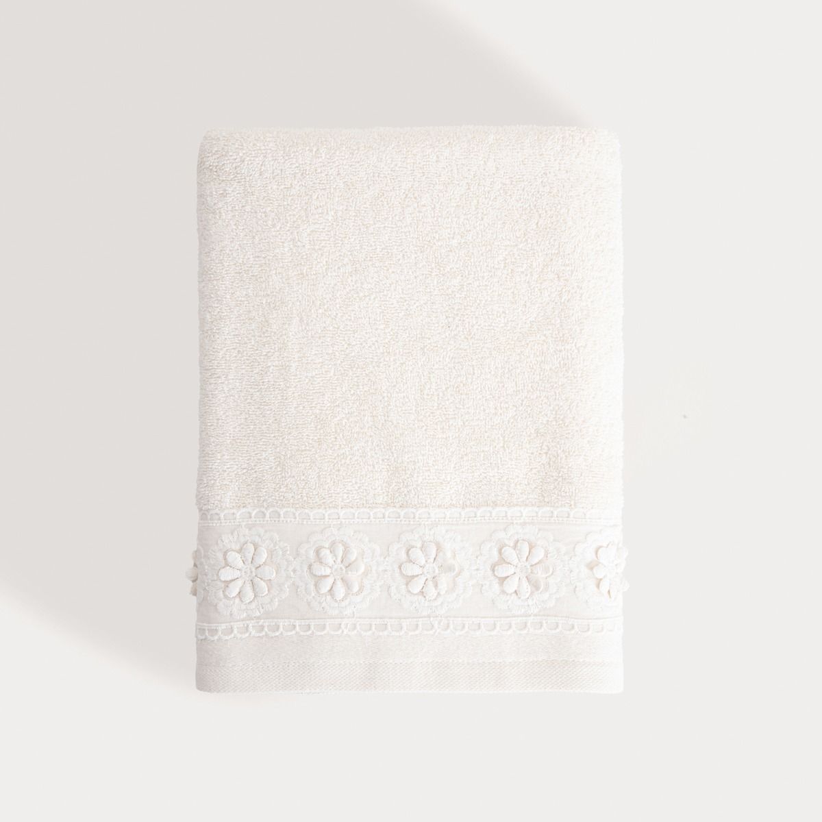 Ręcznik RESU z ozdobnym haftem 70x130 cm