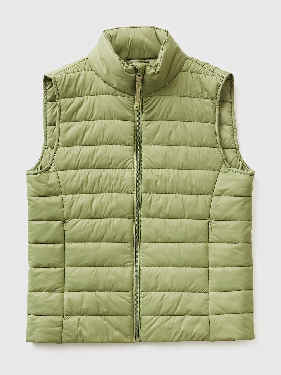 Sleeveless slim fit padded jacket