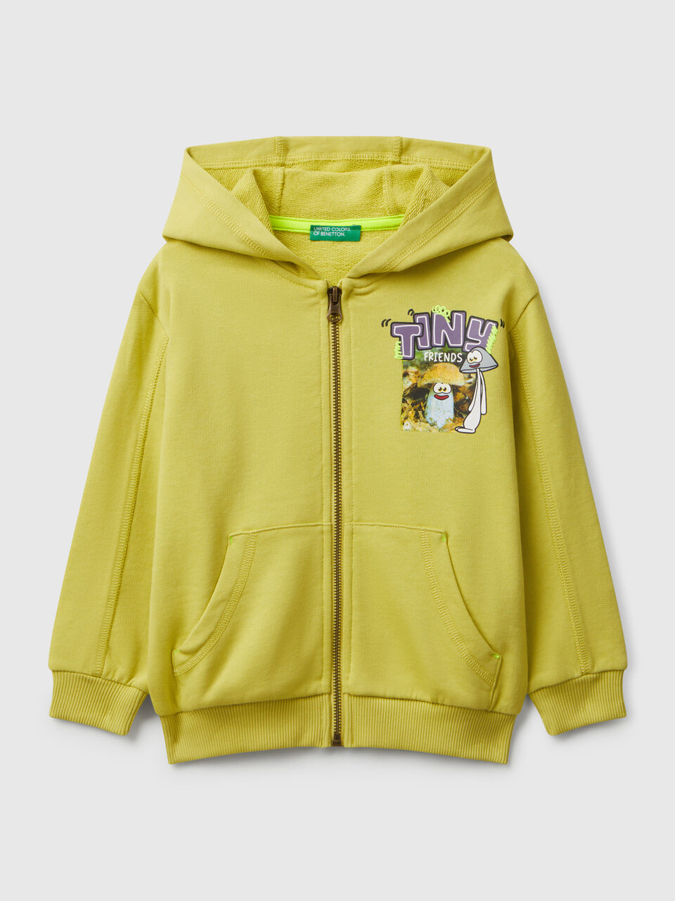 Sweatshirt with kangaroo pocket