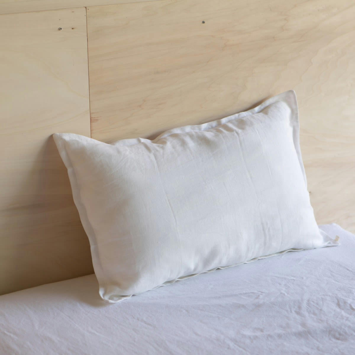 LES ESSENTIELS - Taie d'oreiller en lin lavé crème 65x65