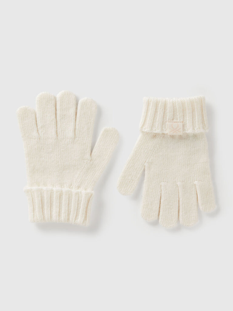Gloves in viscose and wool blend