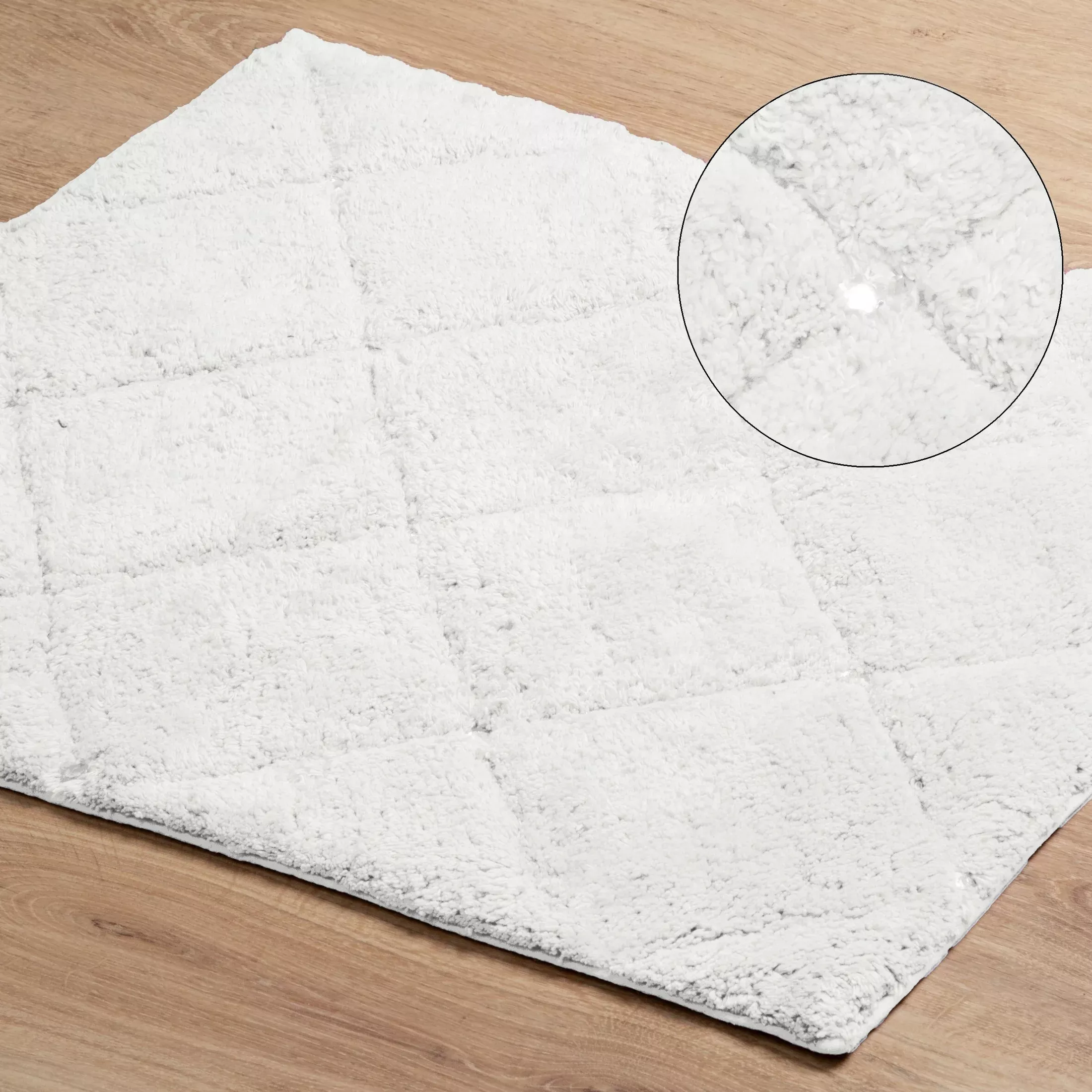 Dywanik łazienkowy bawełniany zdobiony geometrycznym wzorem z kryształkami 60x90 cm CHIC