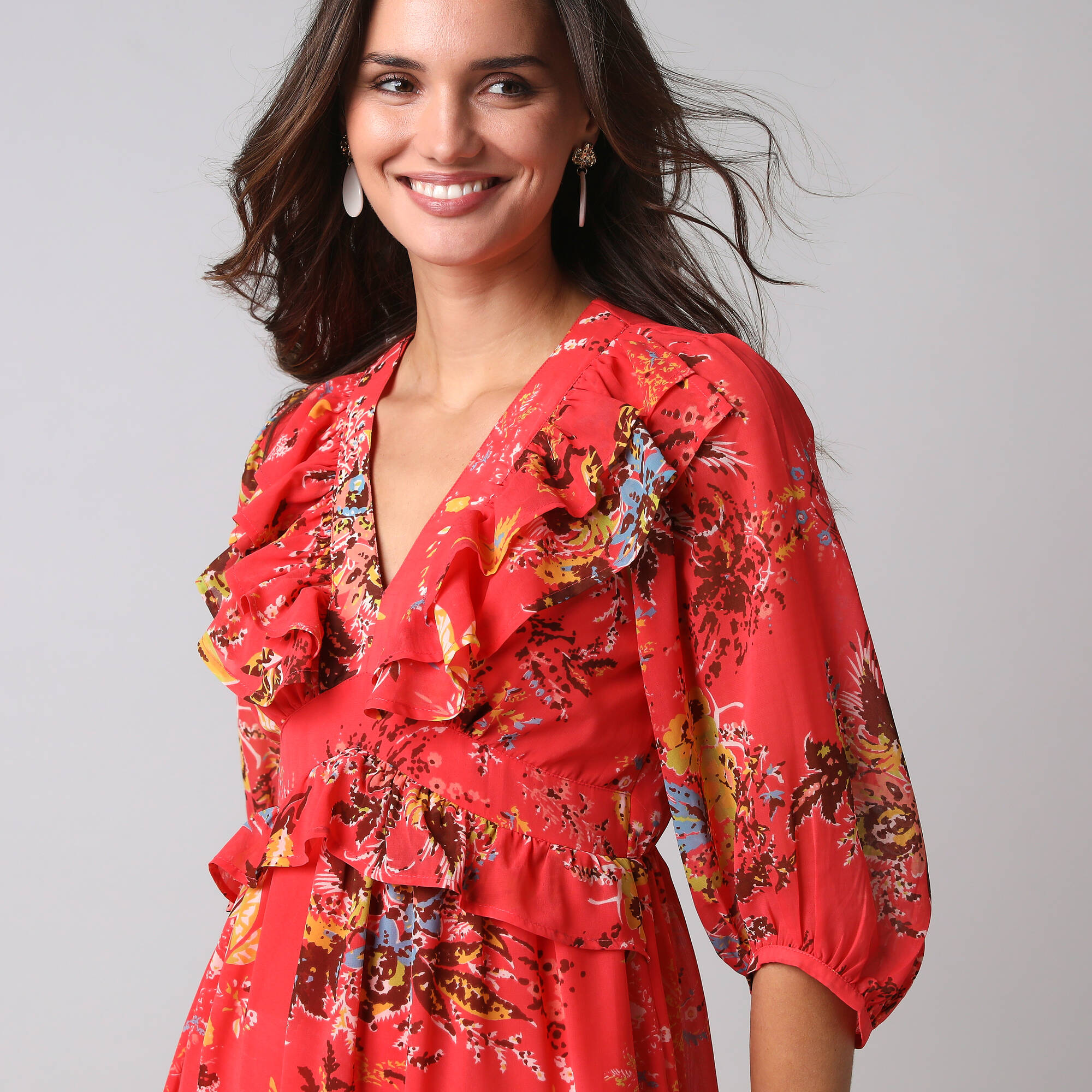 Robe courte volantée à manches 3/4 ballon, voile imprimé fleuri