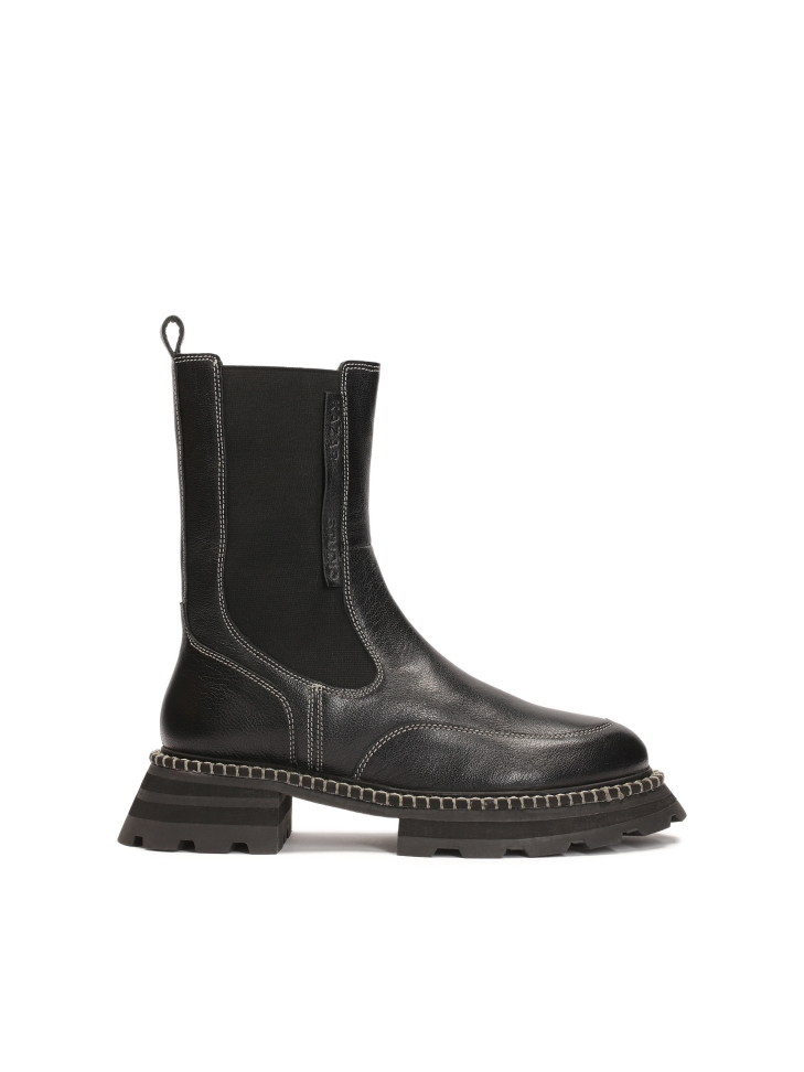 Black leather Chelsea boots with contrasting trim