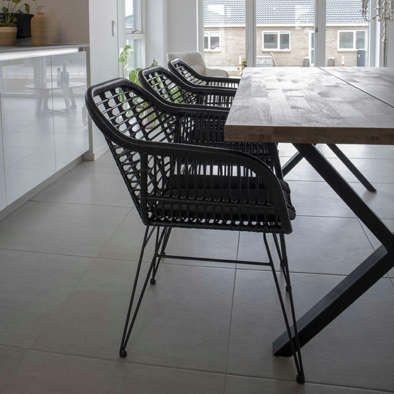 - 4 fauteuils en polyrotin noir TRIESTE
