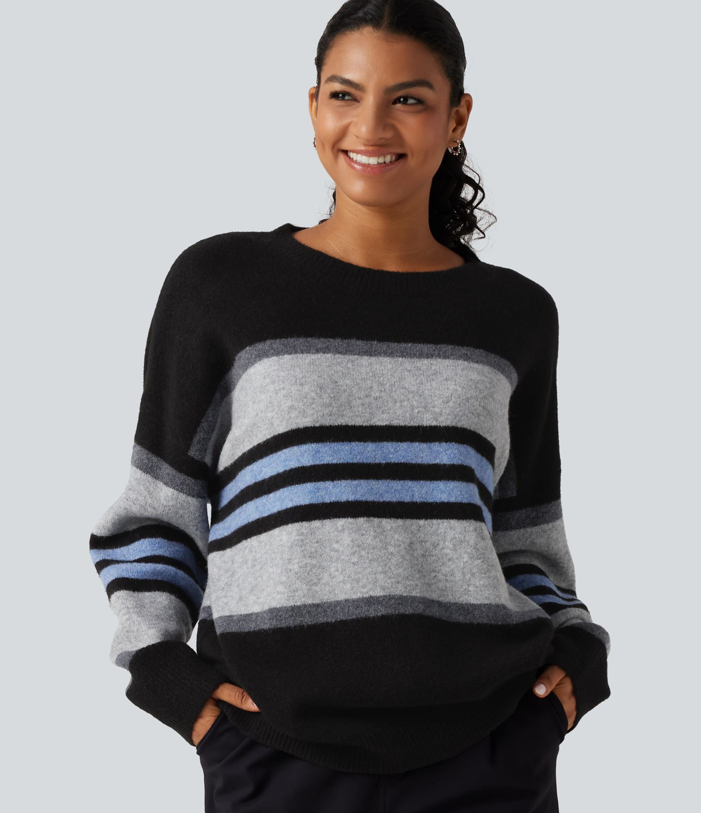 Pull rayé à encolure arrondie et manches longues