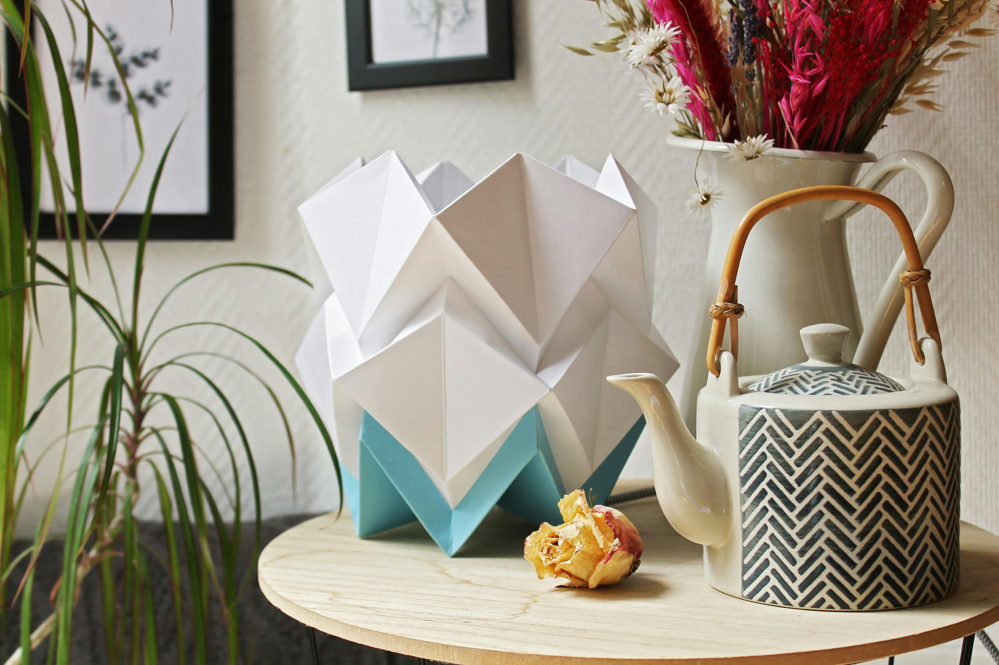 HIKARI - Lampe de table origami bicolore en papier taille S