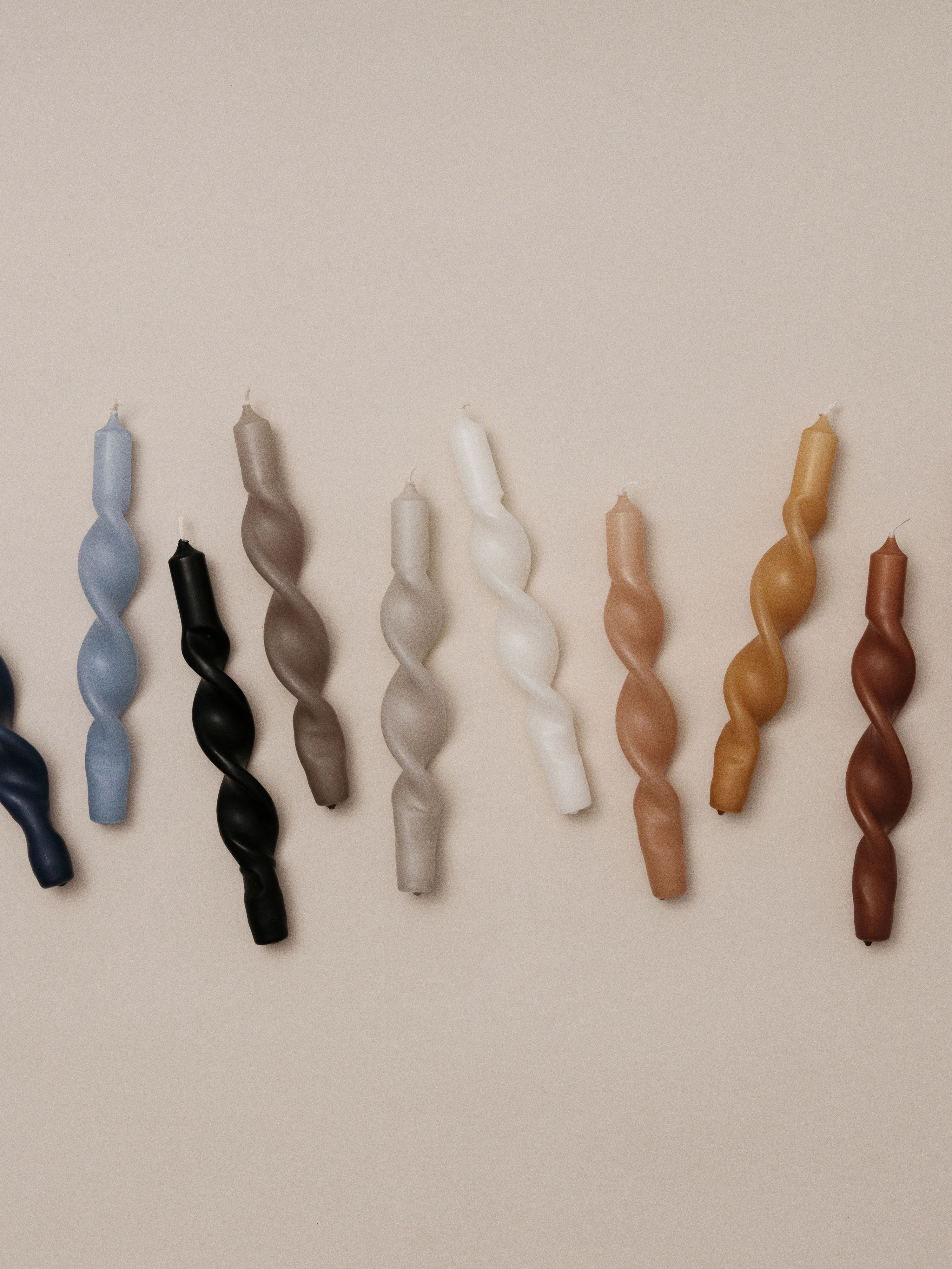 Handgefertigte Stabkerzen Twist, 2er-Set