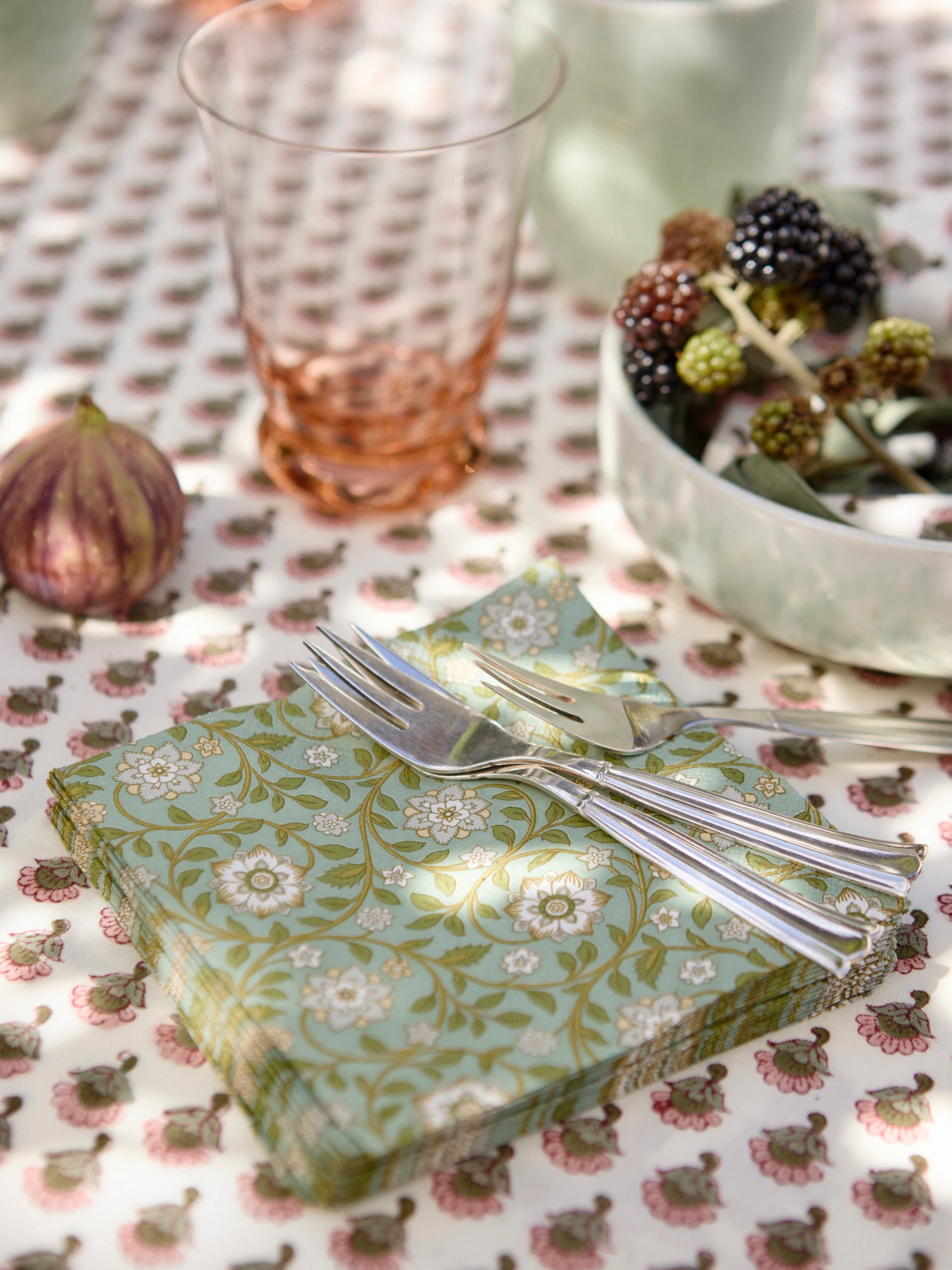 Handgefertigte Tischdecke Melon mit floralem Design
