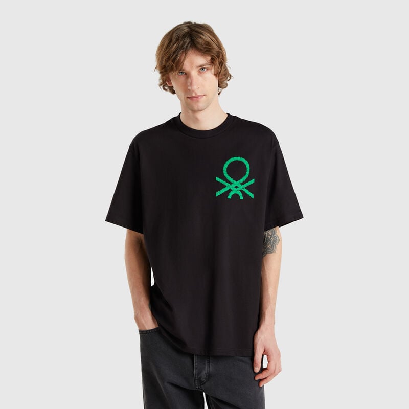 T-shirt with embroidered logo