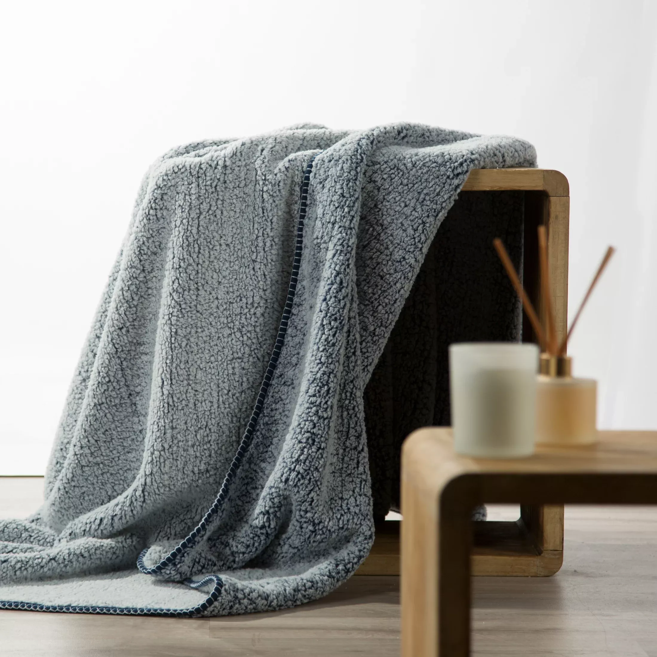 Koc bukla 200x220 cm granatowo, biały z miękkiej tkaniny KOALA Eurofirany Premium