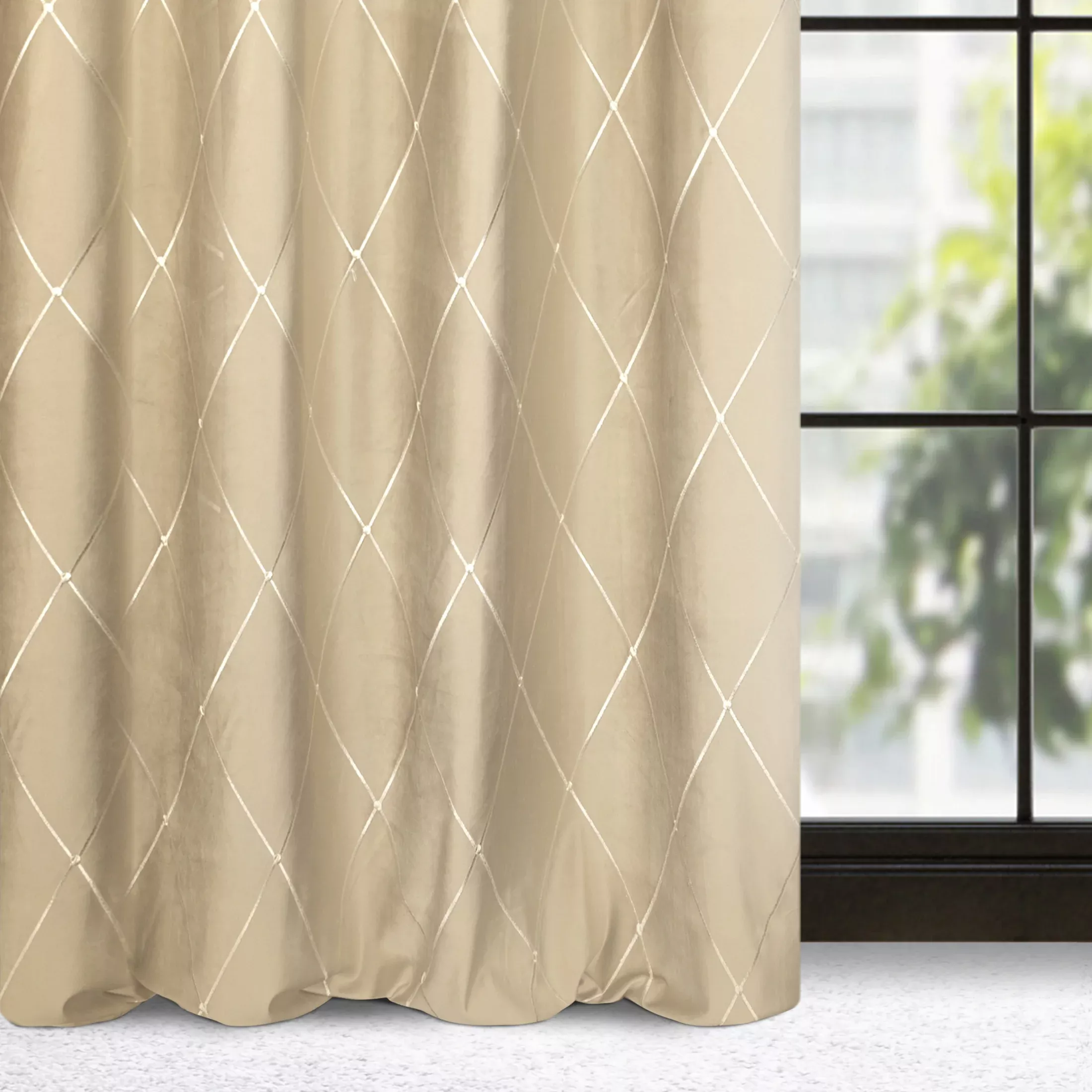 Zasłona welwetowabeżowo, złota haftowana w duże karo 140x250 cm przelotka - MARGO - Pierre Cardin