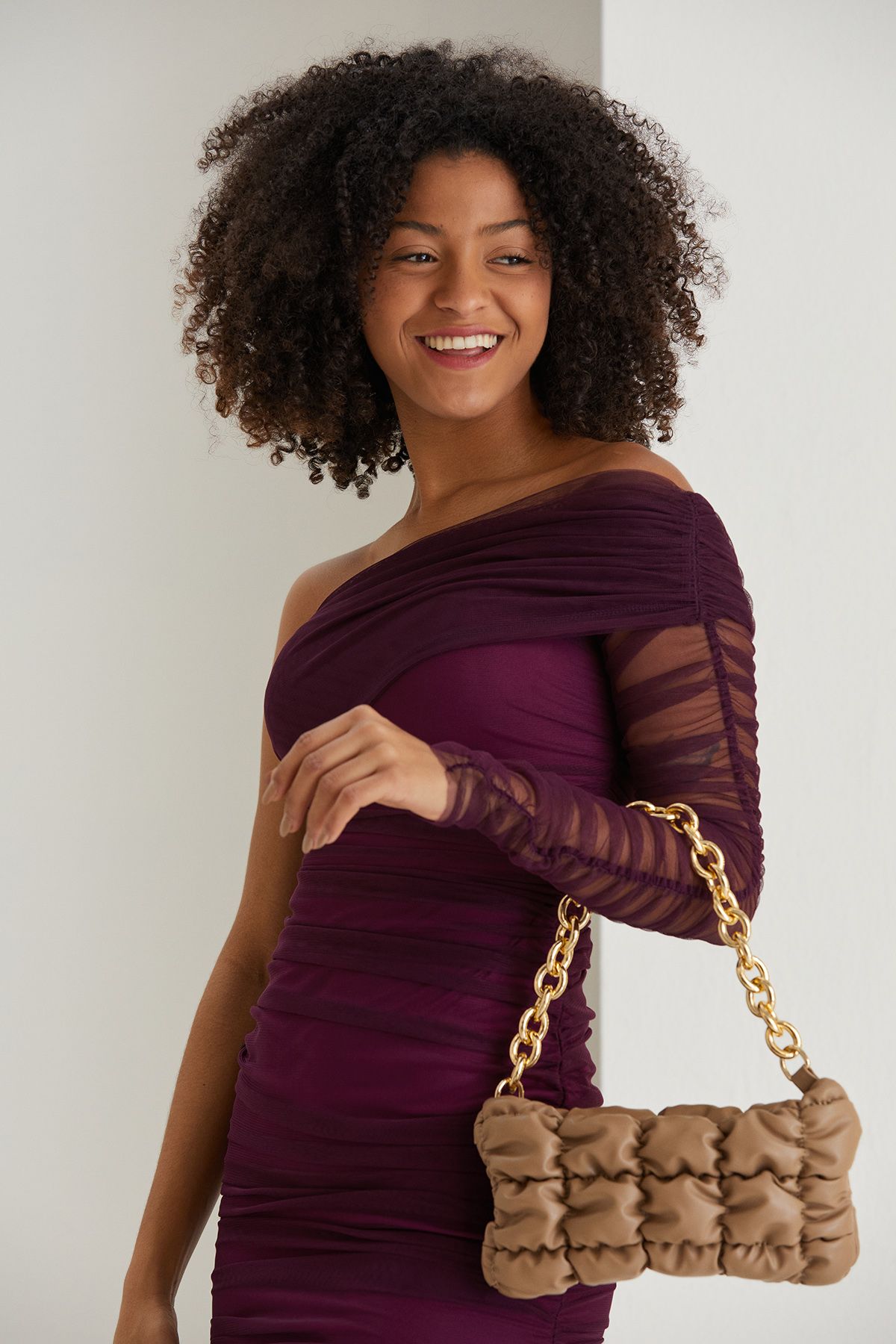 Belissh Puffy Quilted Chunky Chain Handbag
