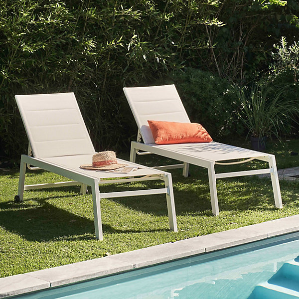 Lot de 2 bains de soleil en aluminium et textilène blancOviala