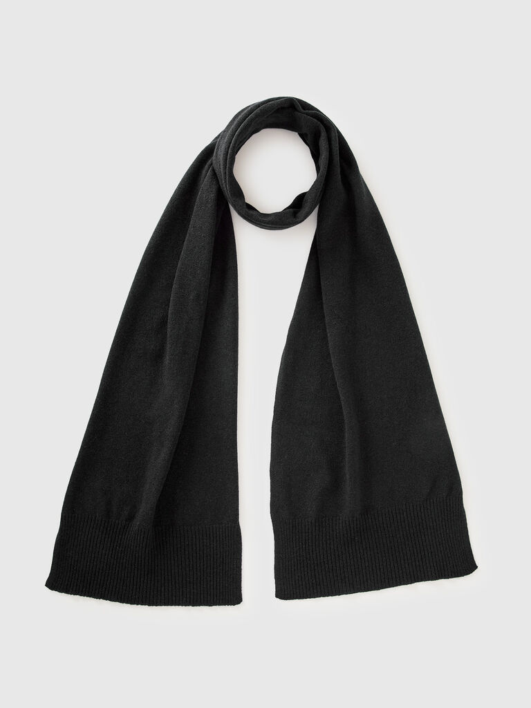 Black scarf in pure Merino wool