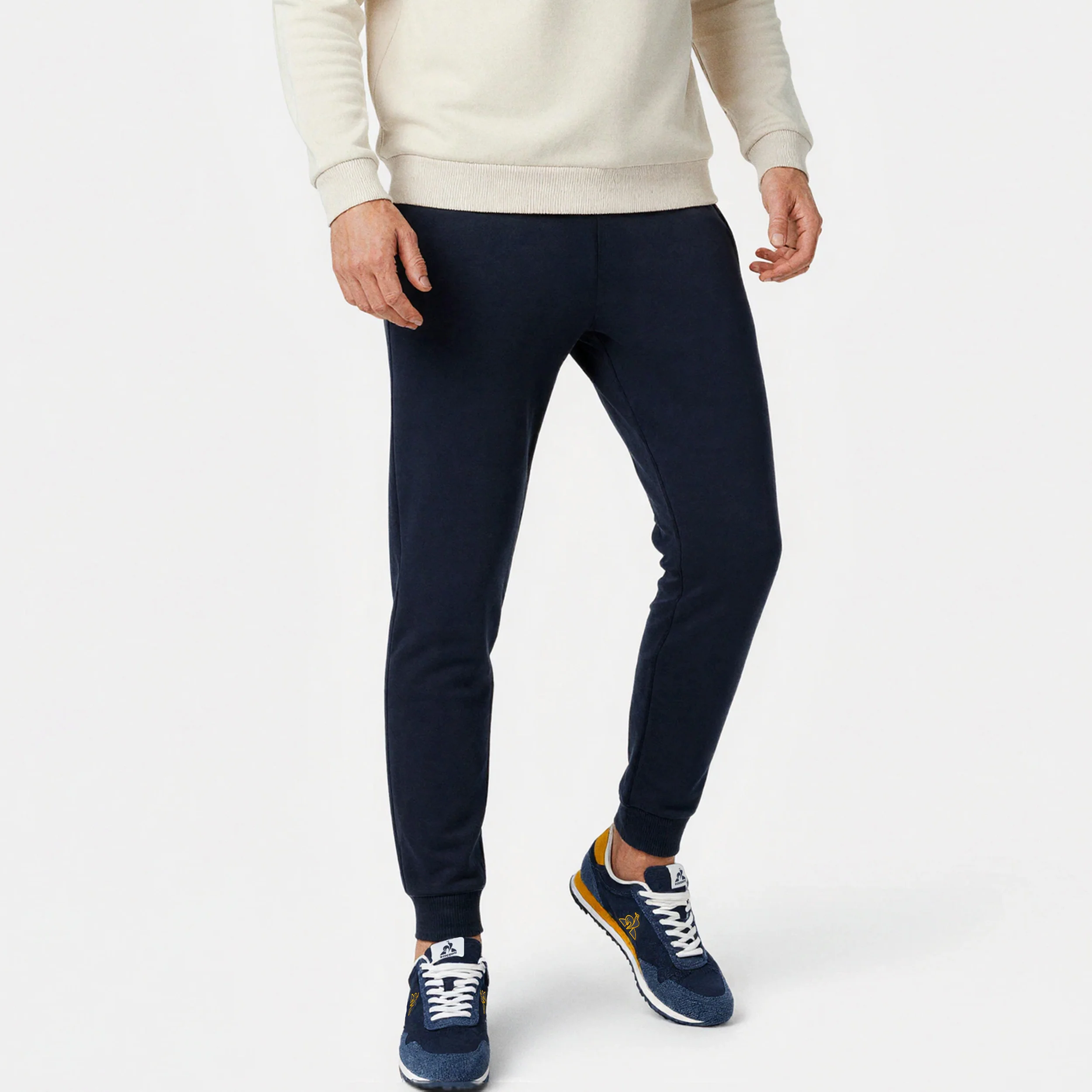 Pantalon Essentiel avec logo brodé ton sur ton