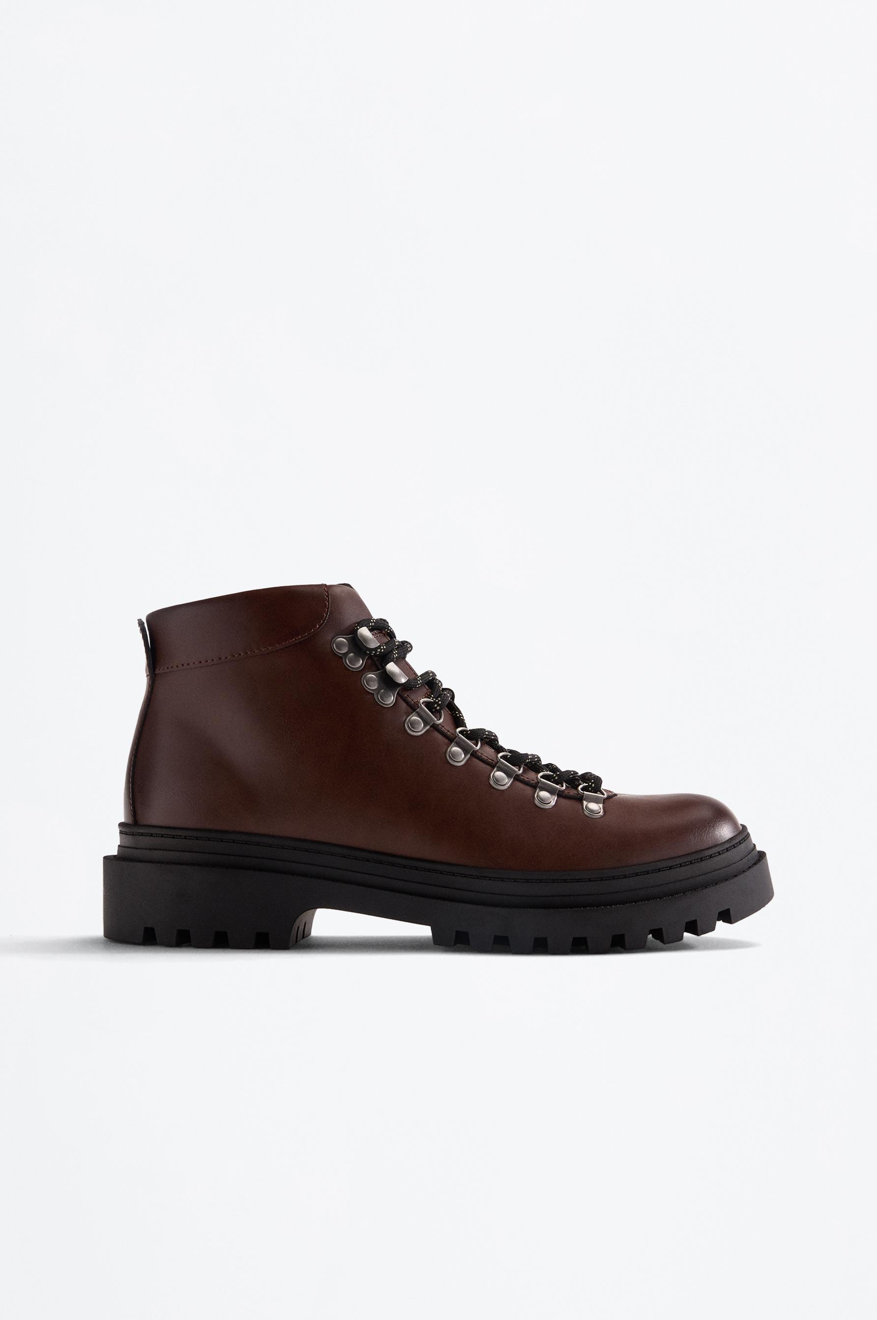 Bota acordonada trekking