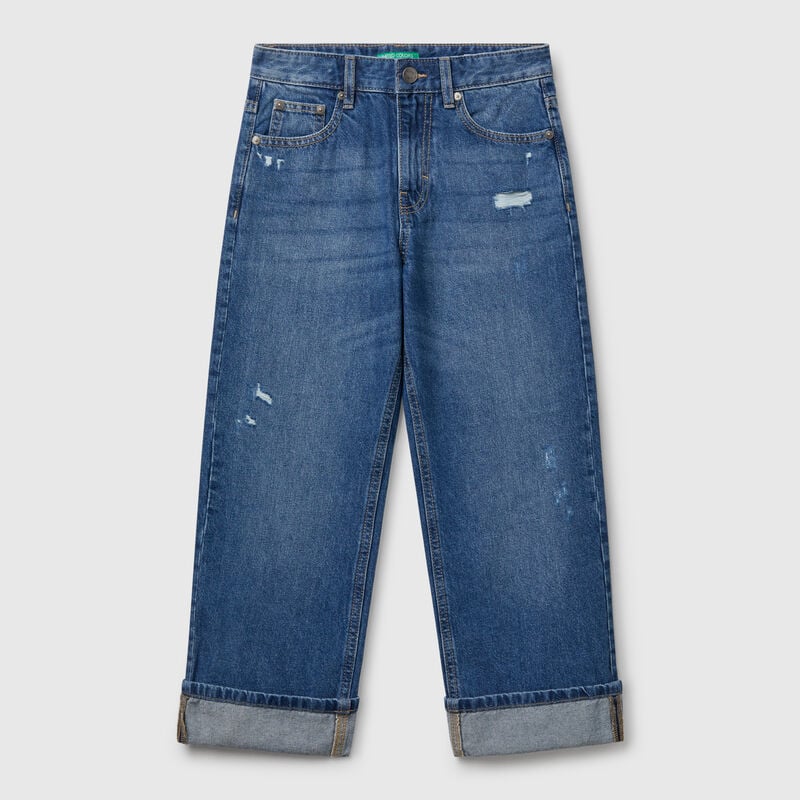 Straight leg jeans with tears