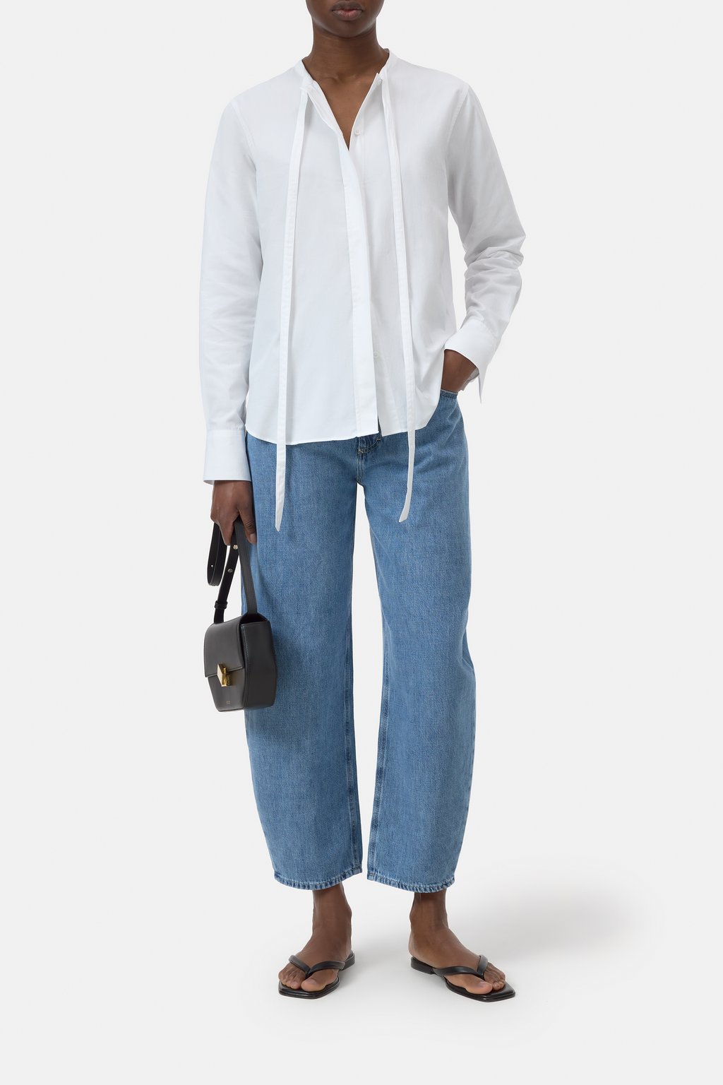Weiße Bluse mit Schleifenkragen
