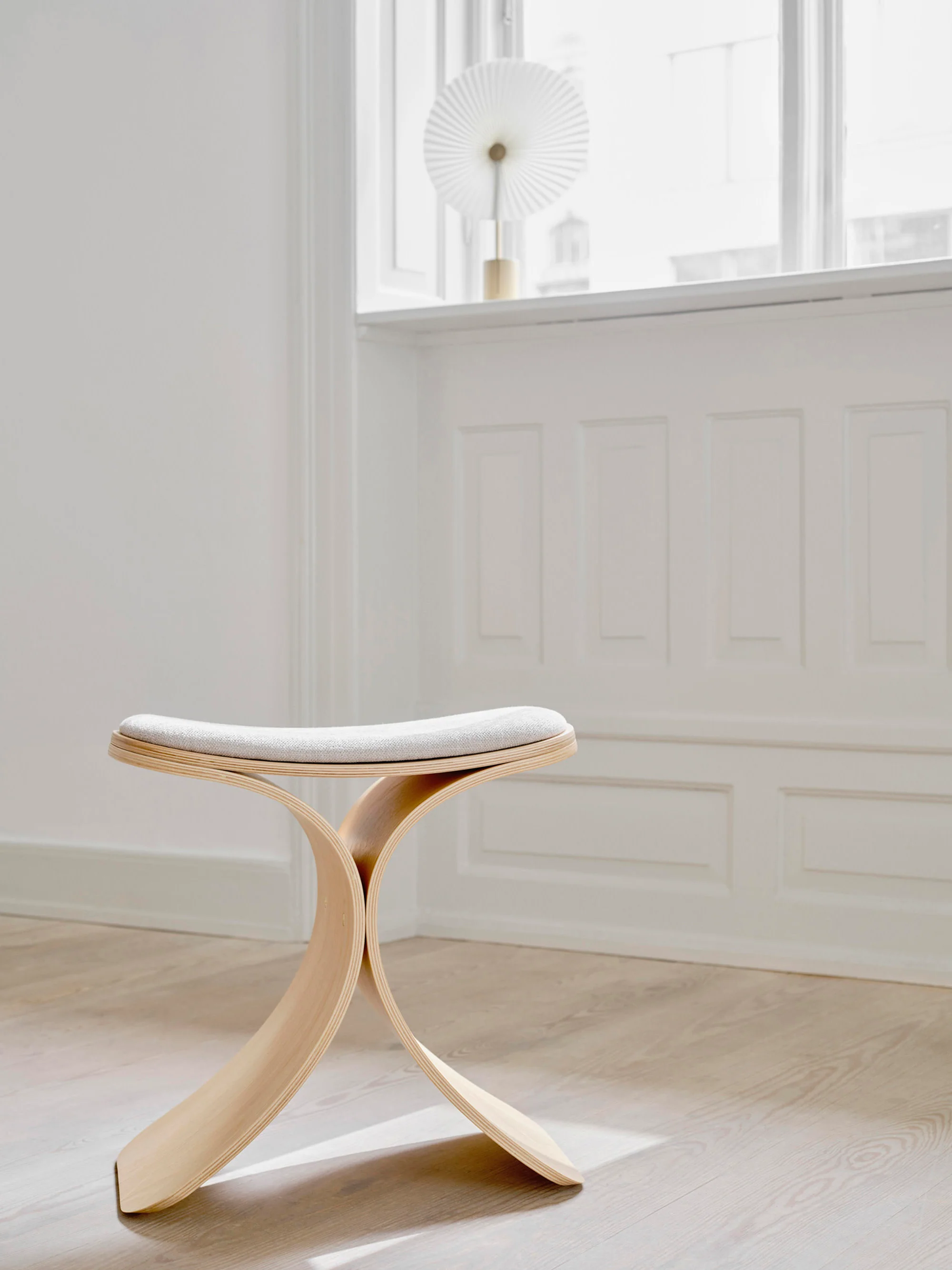 Hocker Luno aus Eichenholz