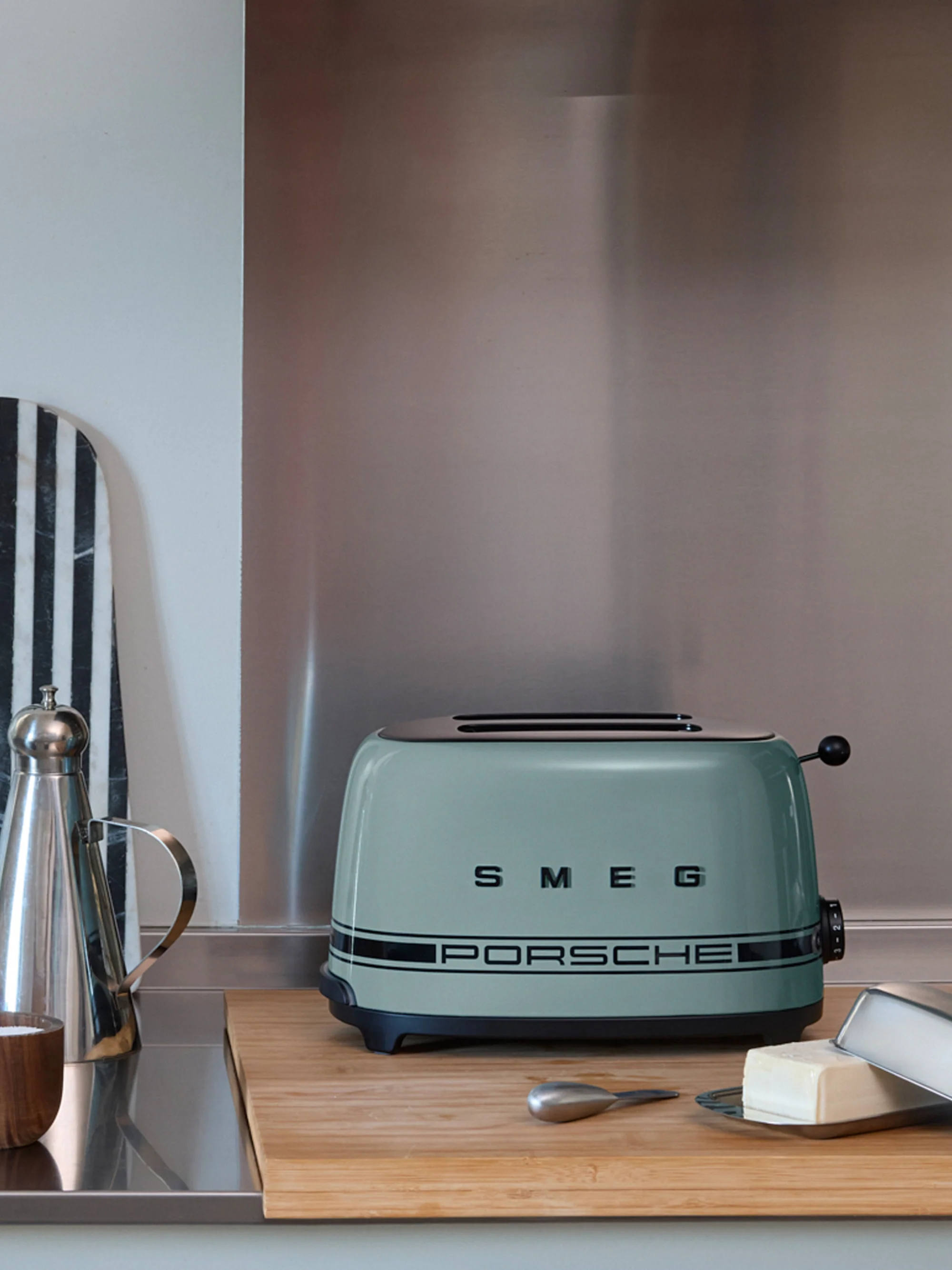 Kompakt-Toaster Porsche x Smeg