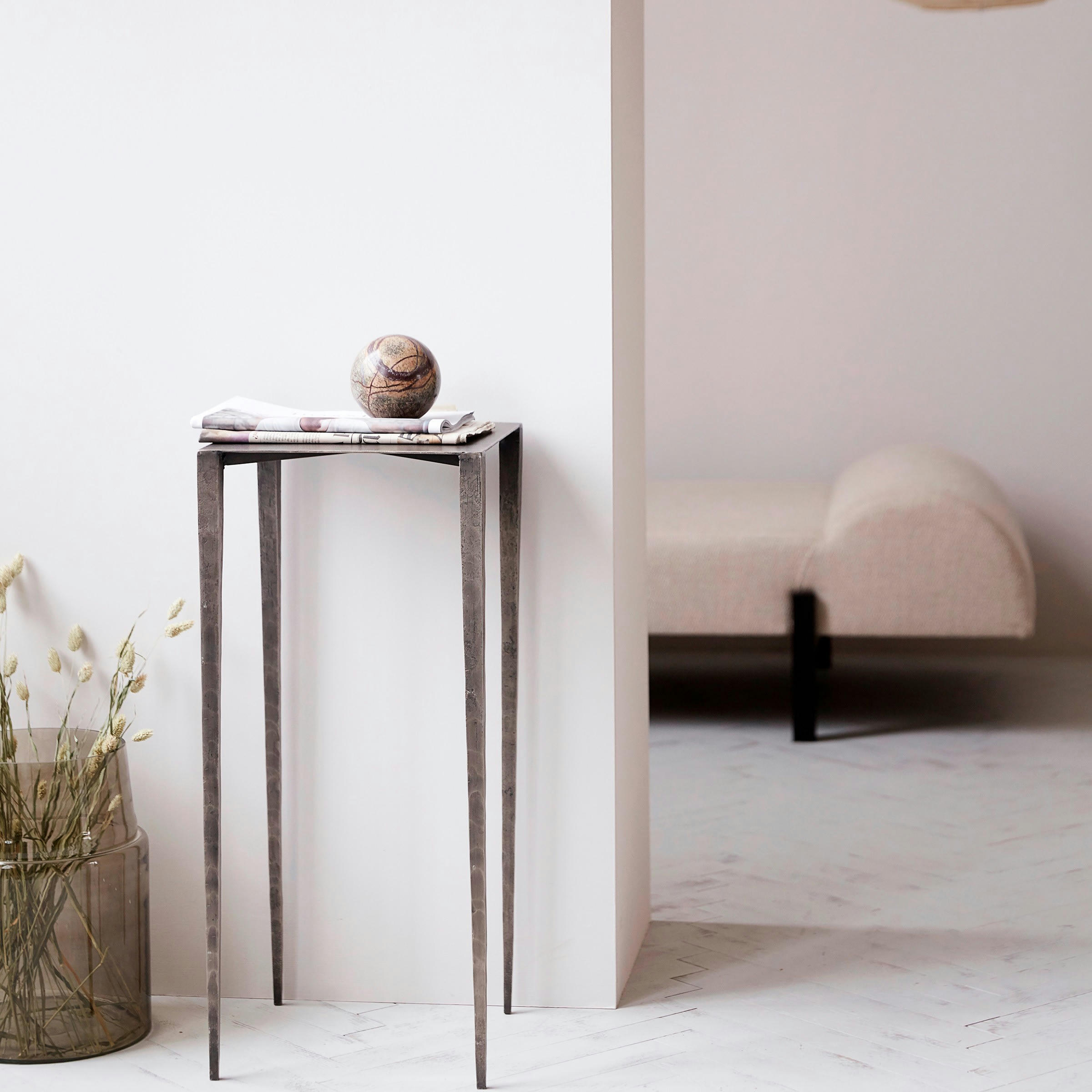 RANCHI - Petite table d'appoint en métal gris