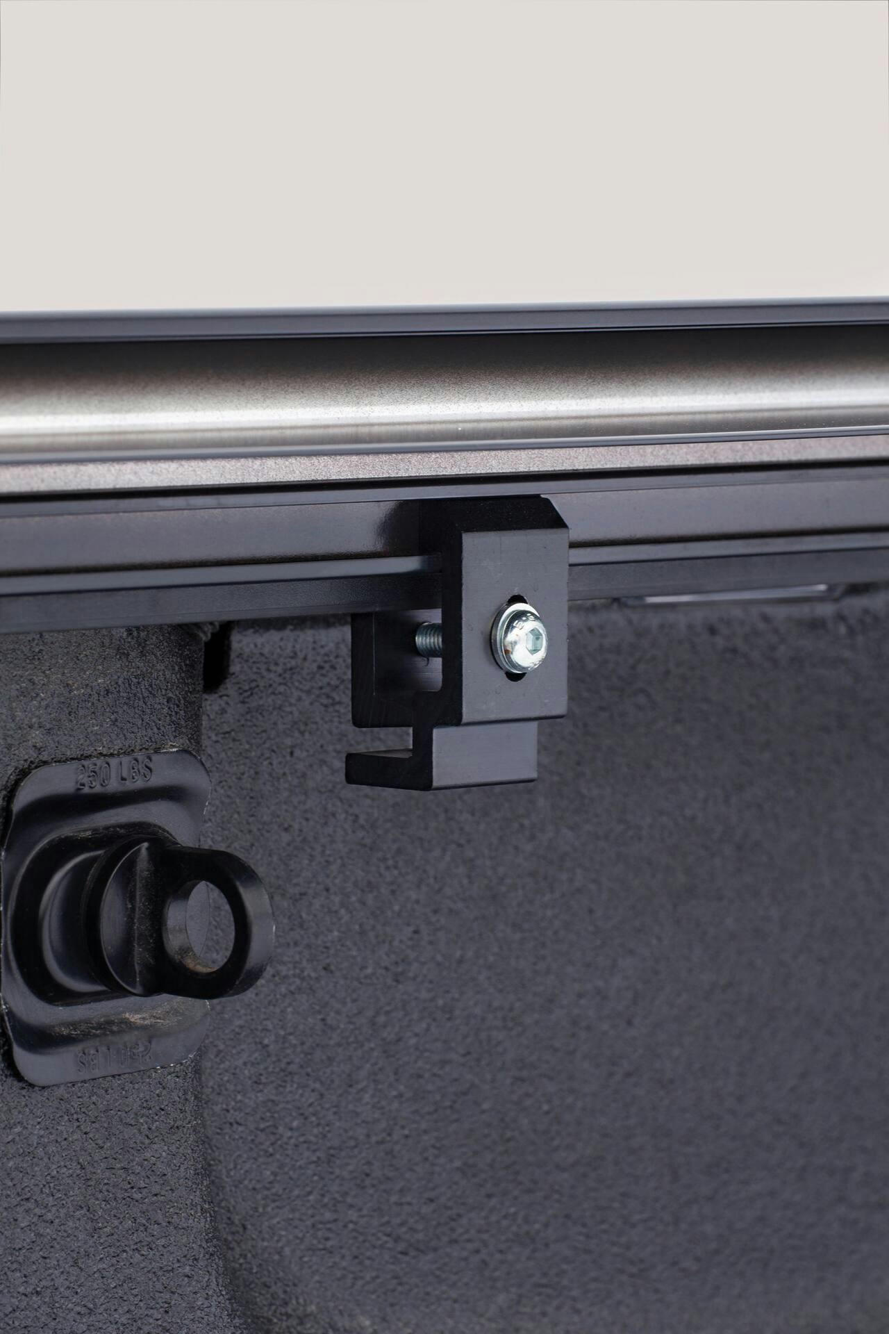LEER SR250 Soft Rolling Tonneau Cover