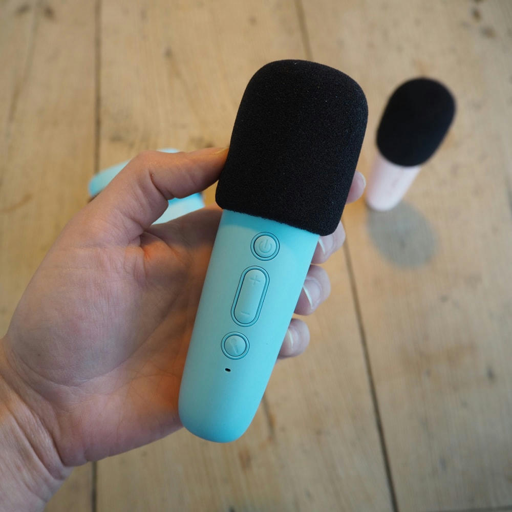 - Enceinte karaoké sans fil rechargeable silicone bleu