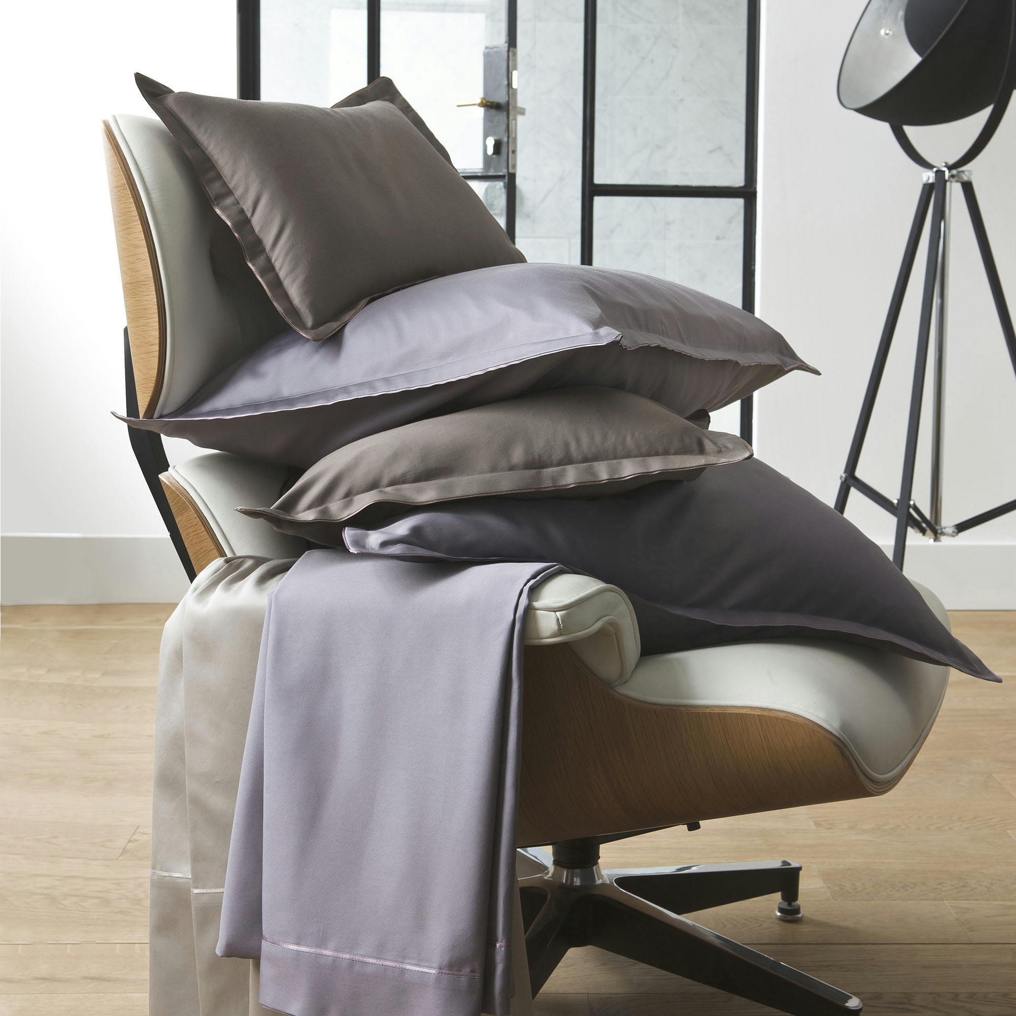 TEO - Taie d'oreiller en satin de coton marron 31x42