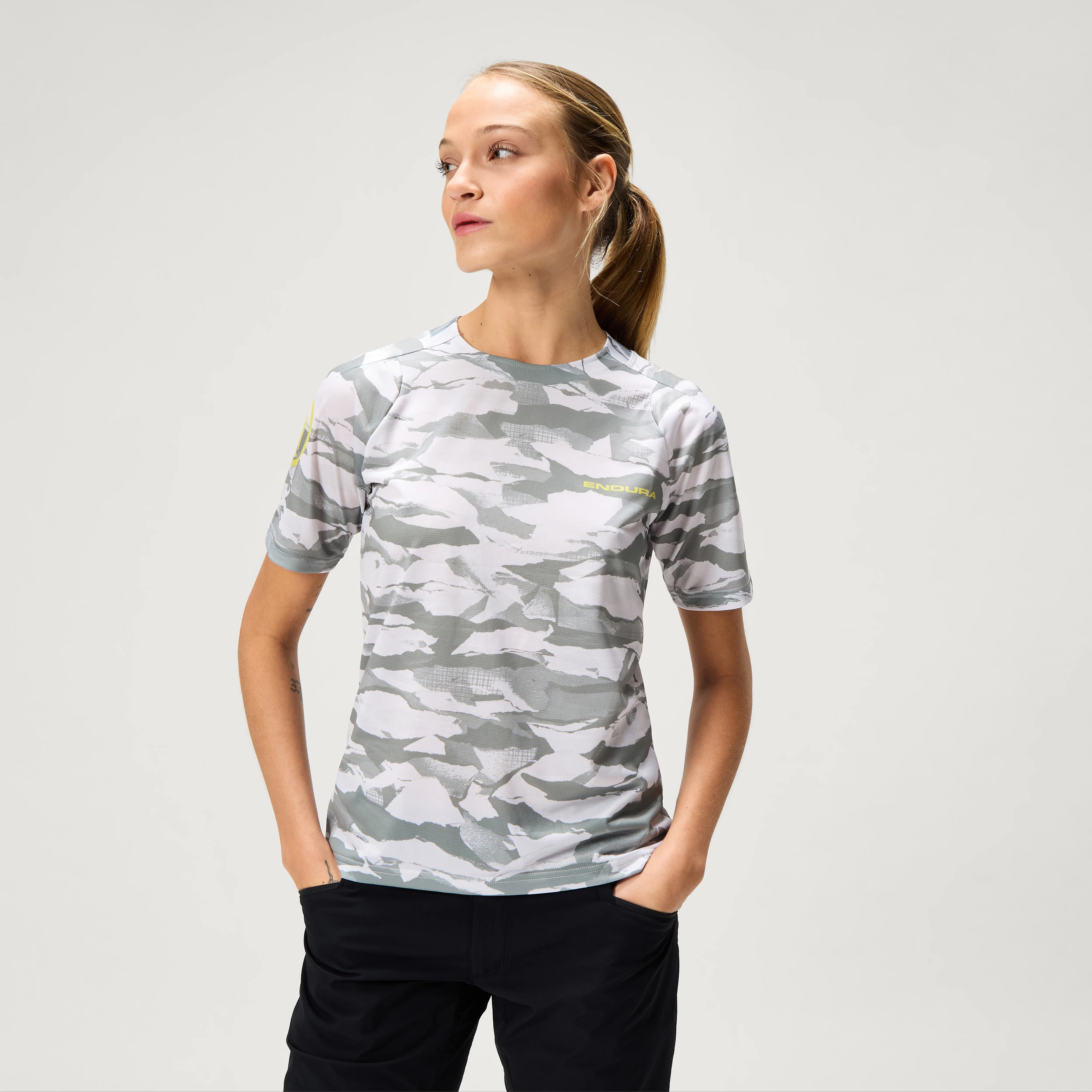 Women's Ltd Mountain Camo S/S Tee - Haar Grey