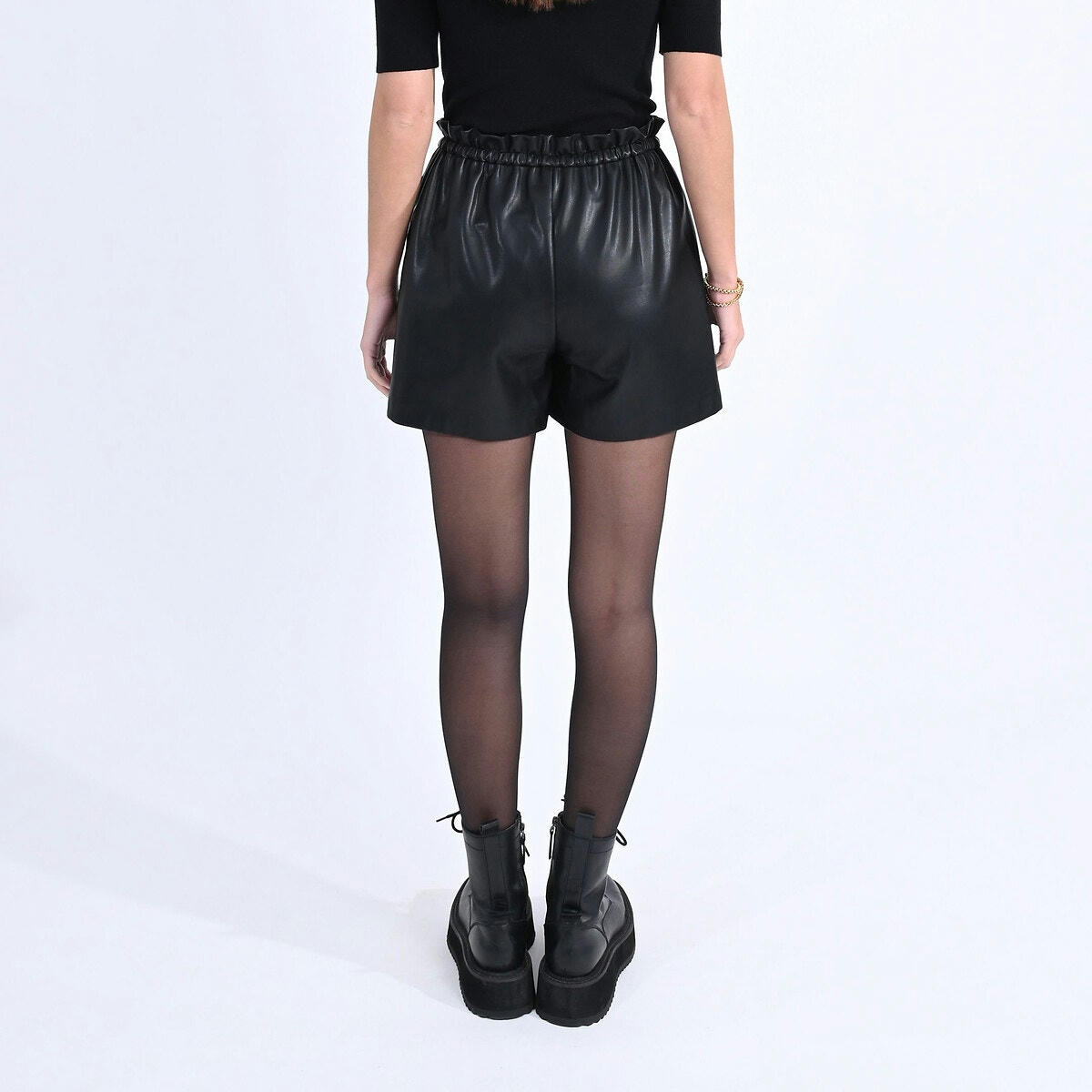 Short en simili, ceinture élastiquée