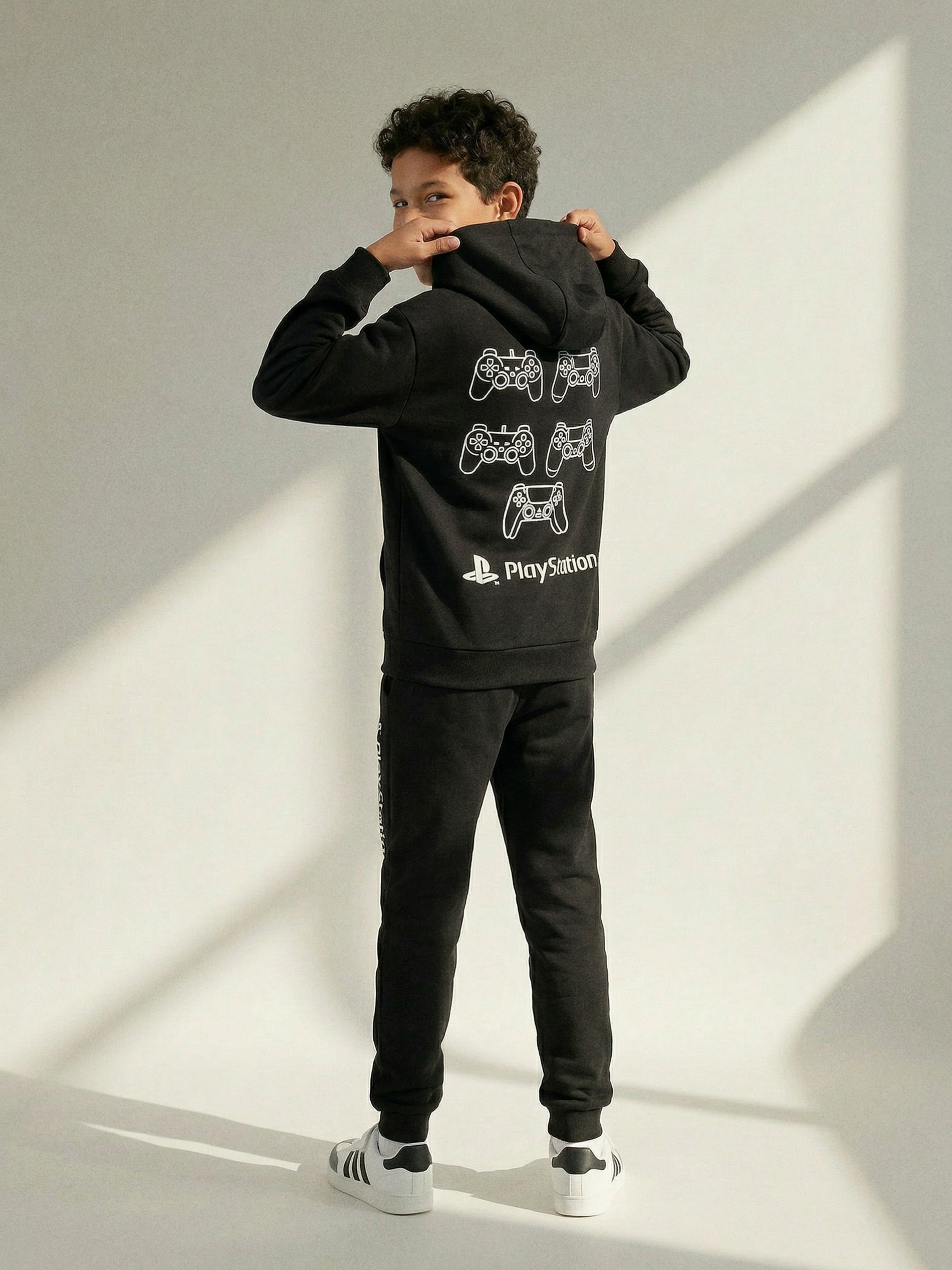 Dresowa bluza hoodie z nadrukiem na plecach