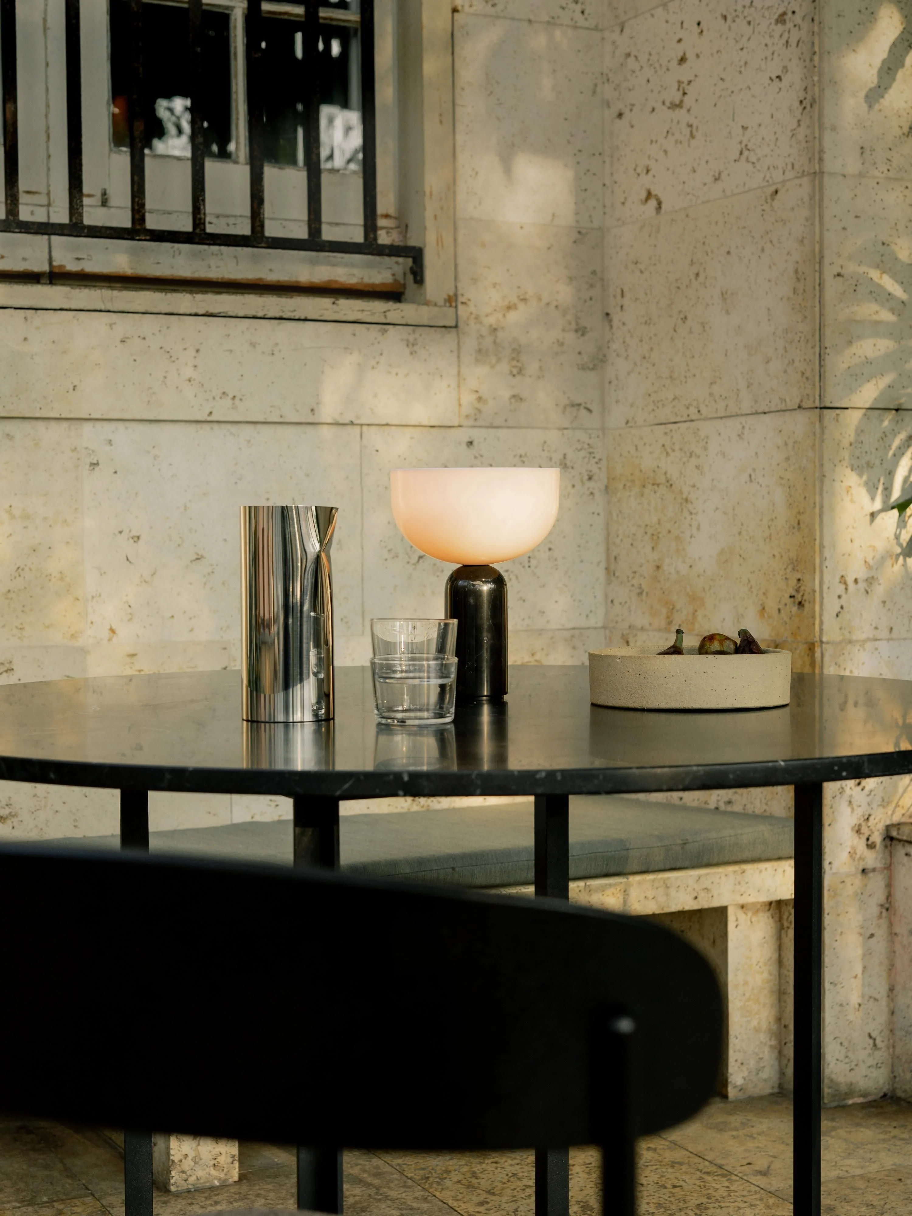 Kleine mobile LED-Tischlampe Kizu aus Marmor, dimmbar