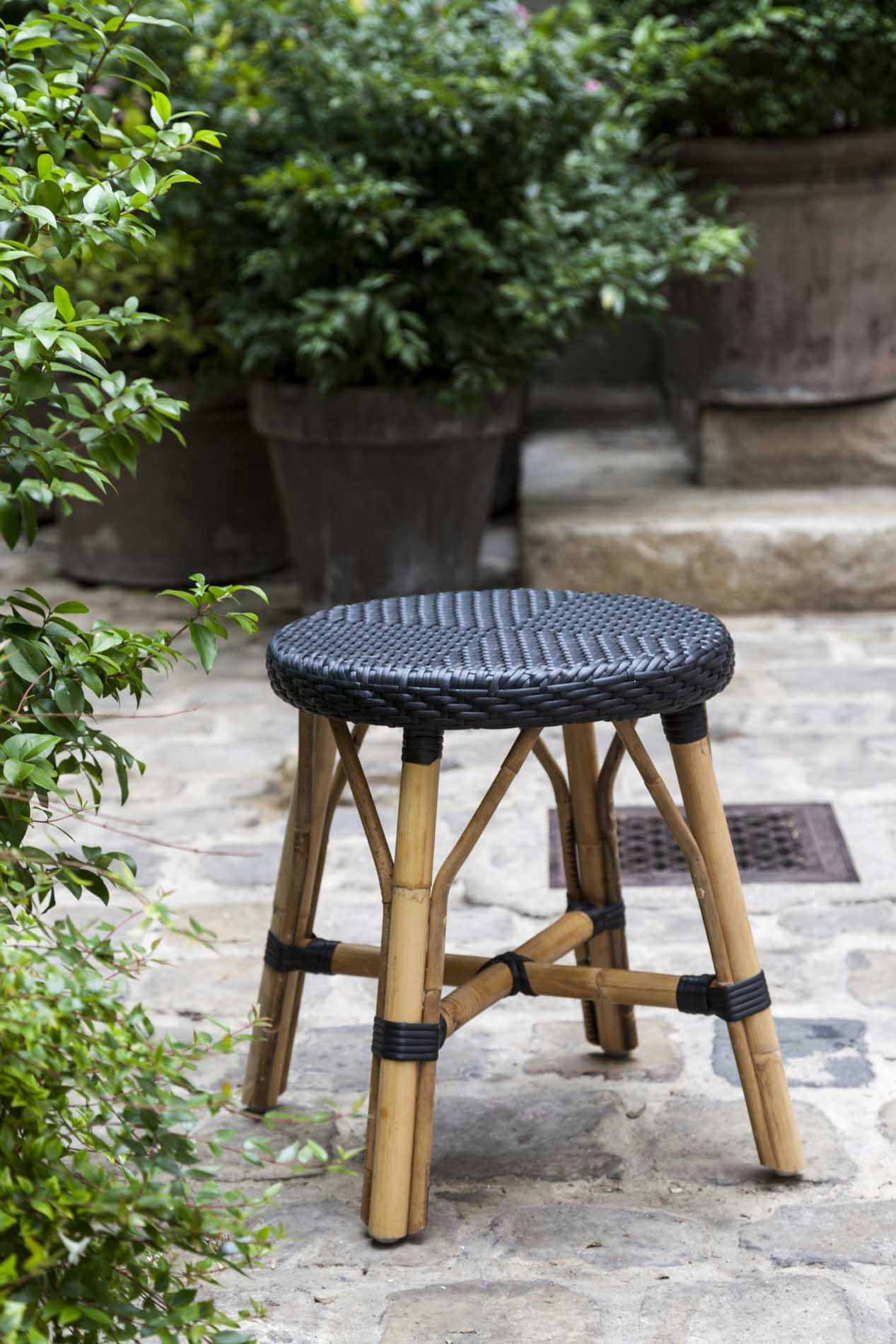 SIMONE - Tabouret en rotin et fibre synthétique noir