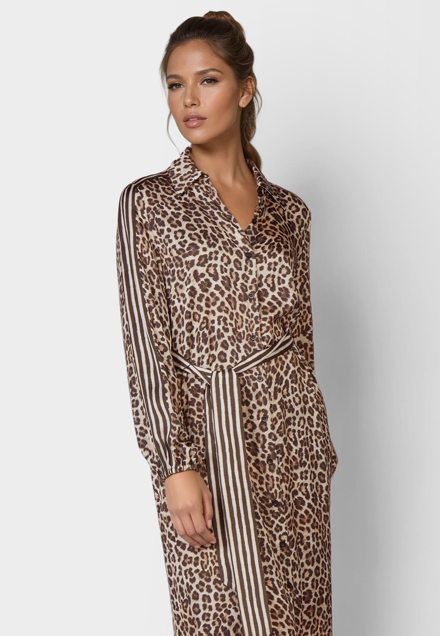 Kleid mit Leoprint und Streifen