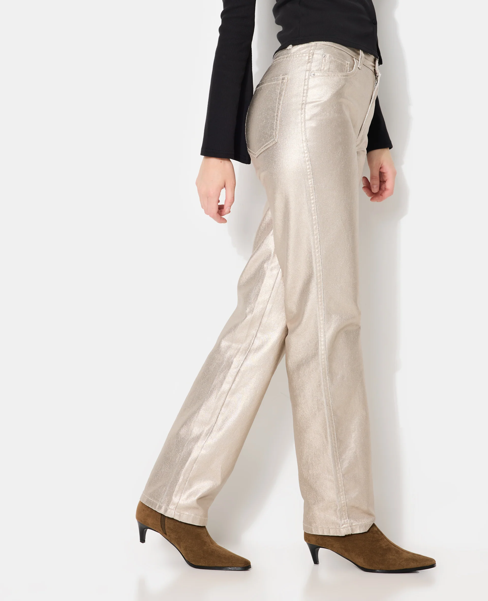 J90-2 / Jean straight avec enduction dorée taille medium