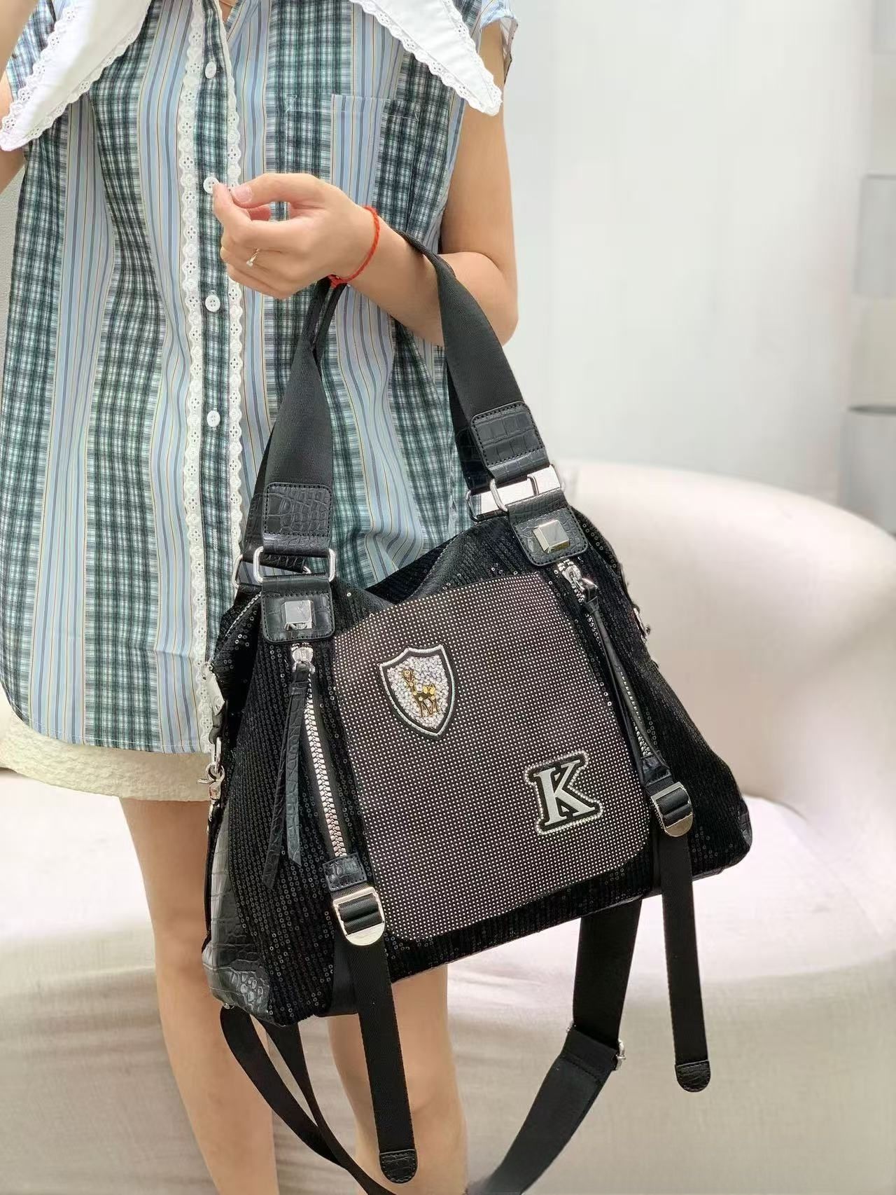 PEACH ACCESSORIES Shimmering Shoulder Bag with Crystals Details