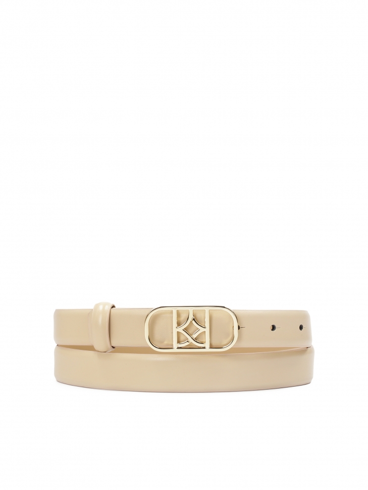 Narrow beige belt with a striking buckle