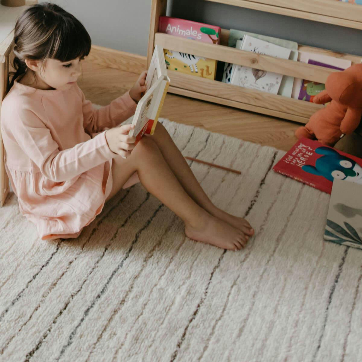 PINK NOSE SHEEP - Tapis lavable en laine grise 140 x 200