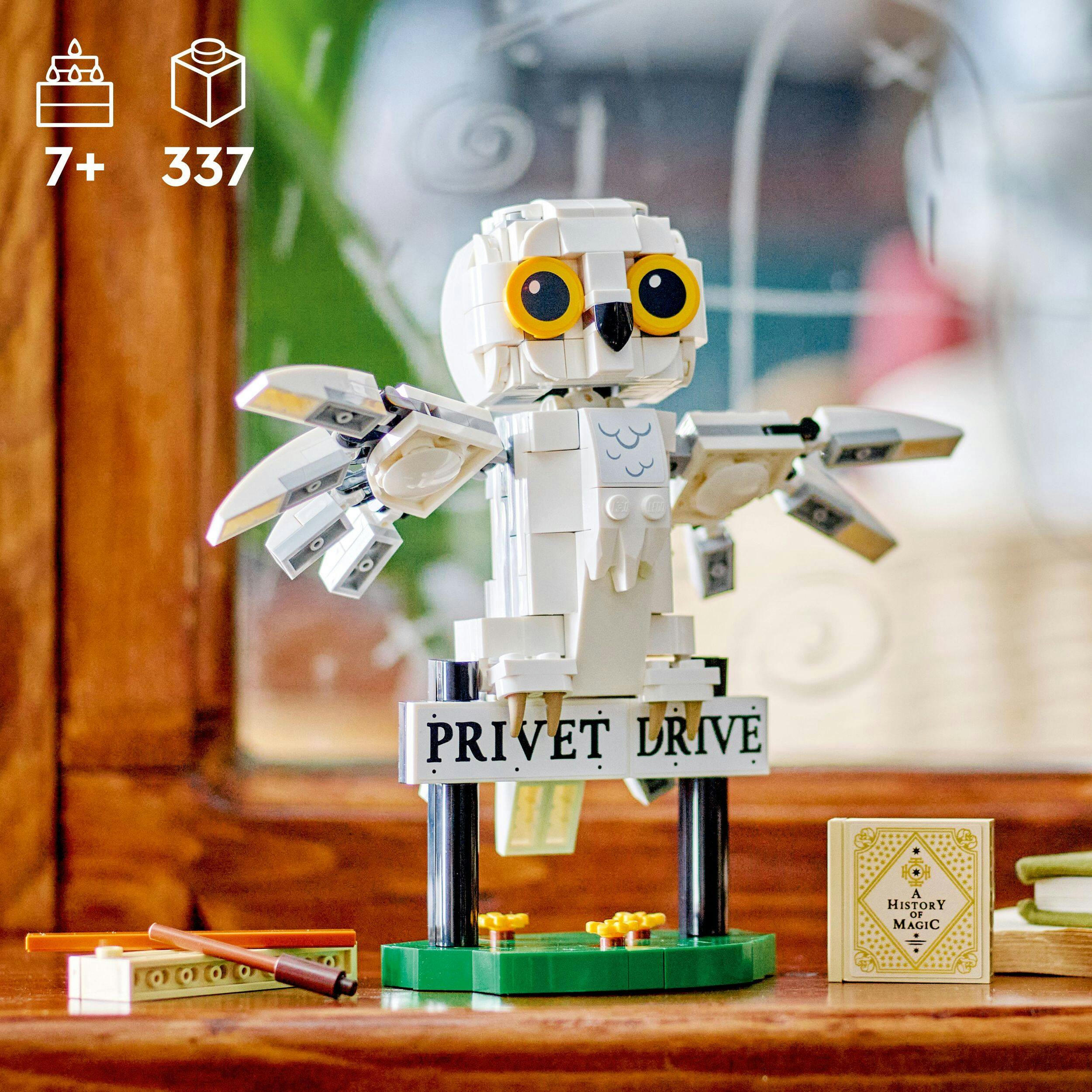 LEGO® Harry Potter™ Hedwig™ at 4 Privet Drive - 76425