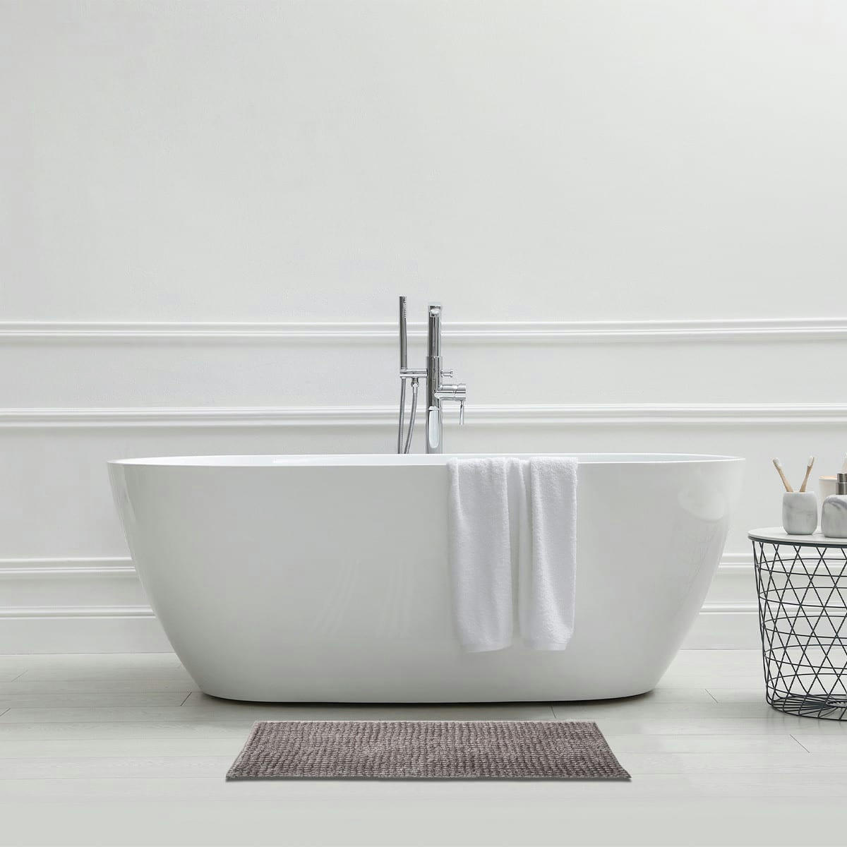 SOFTY - Tapis de bain en polyester uni gris lunaire 50x80cm