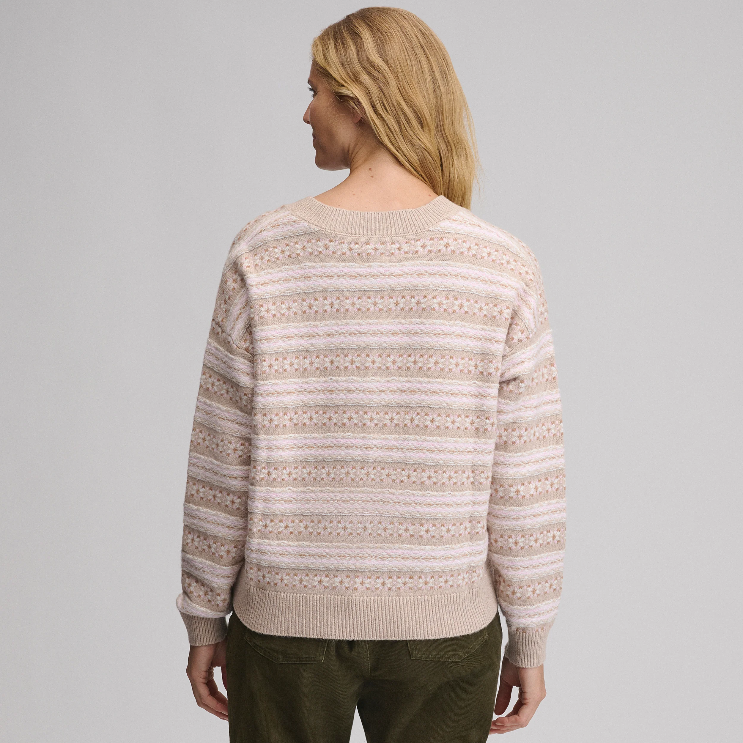 Women's Signature V-Neck Sweater - Pattern