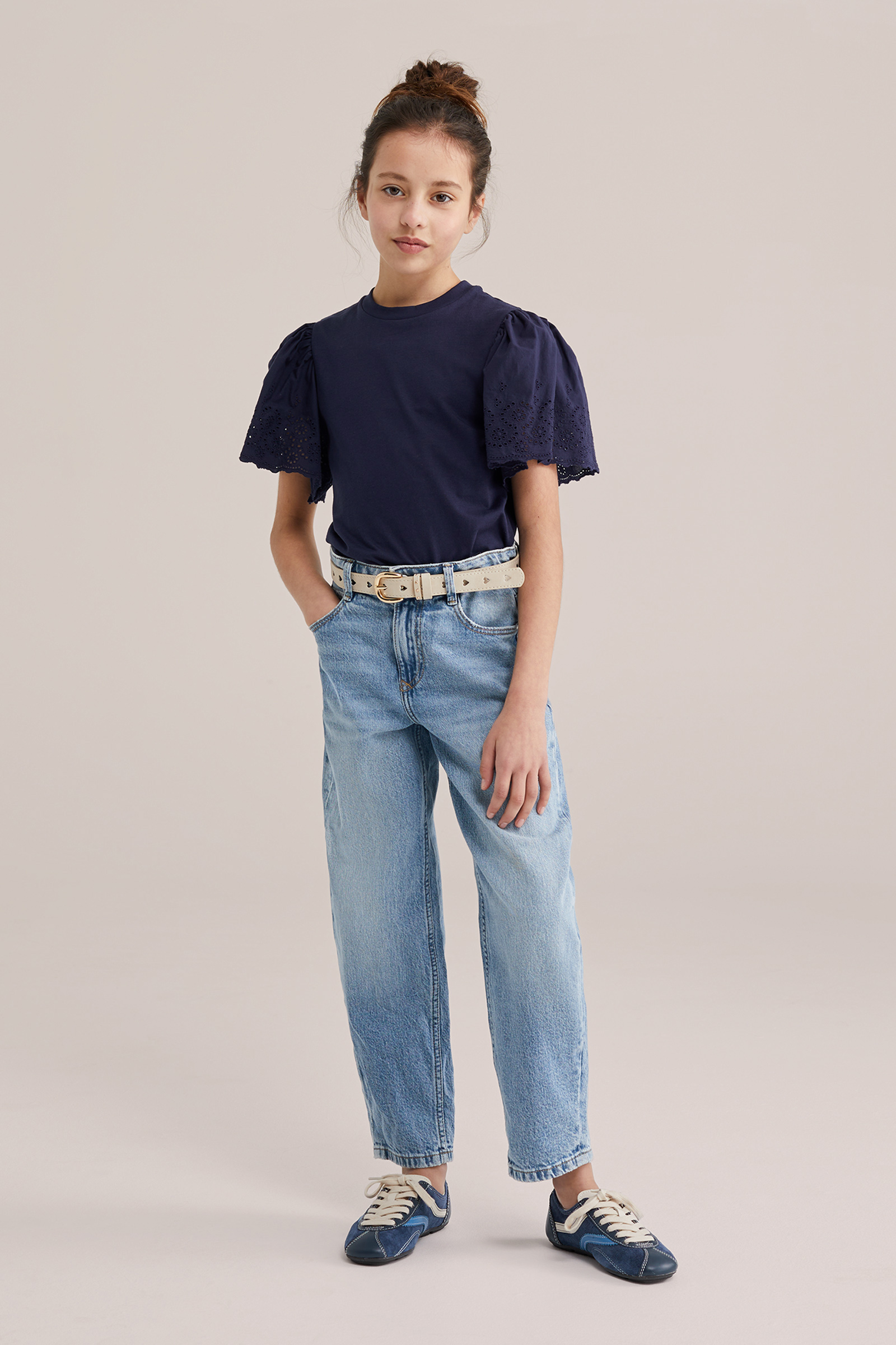 Meisjes T-shirt met broderie anglaise mouwen