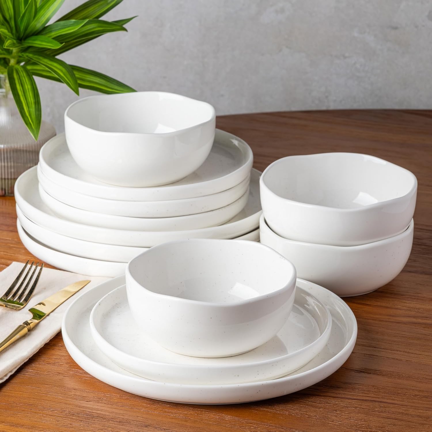 TheTerra Ceramic Dinnerware Sets, Handmade Reactive Glaze Plates and Bowls Set, Scratch Resistant Dish Set, Oven & Microwave & Dishwasher Safe, Bright White