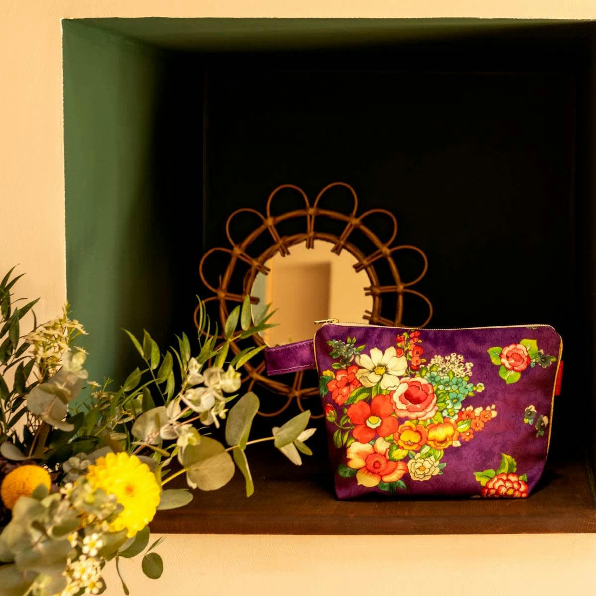 - Pochette en velours imprimé fleuri violet 19x28cm