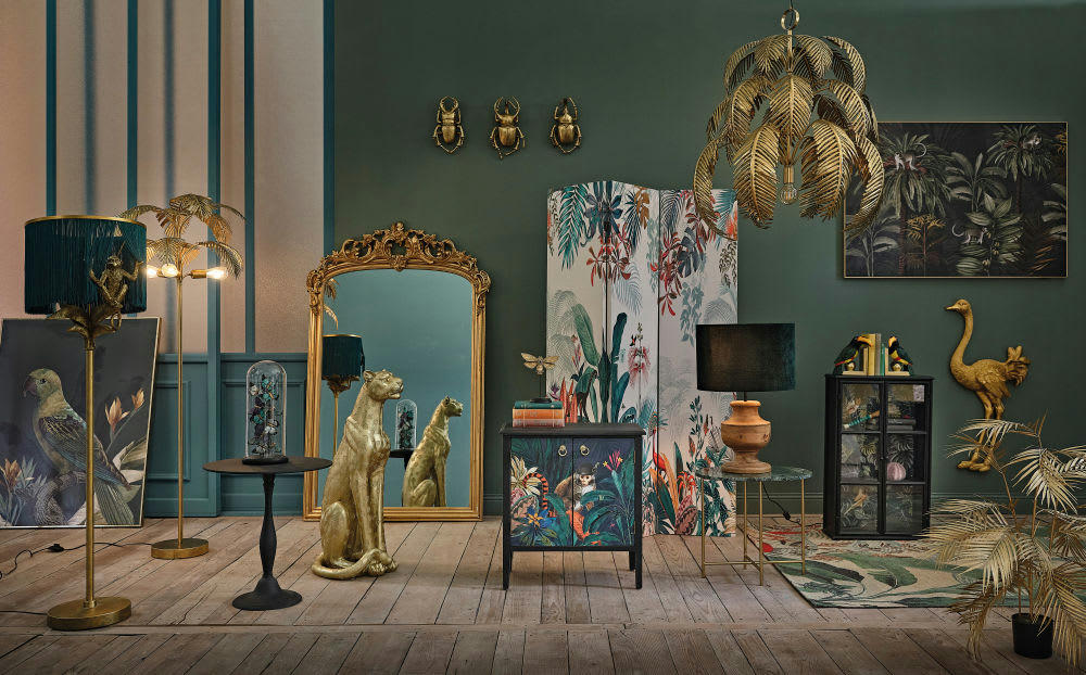 - Déco à poser papillon en résine noir et doré H21