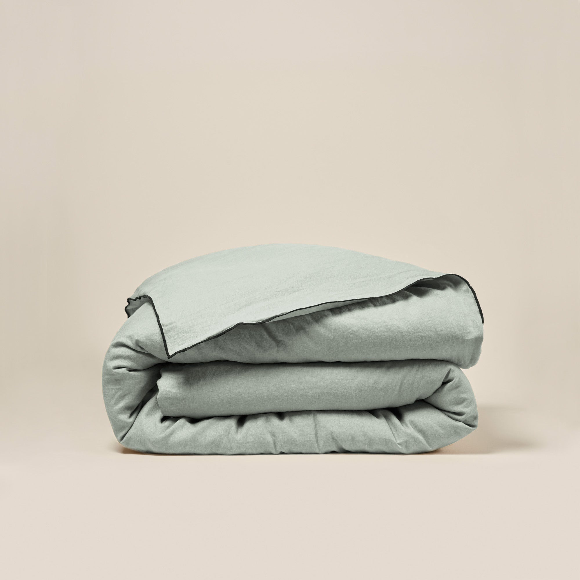 Madura Dekbedovertrek Carlina linde en zwarte hommel 240x220 cm