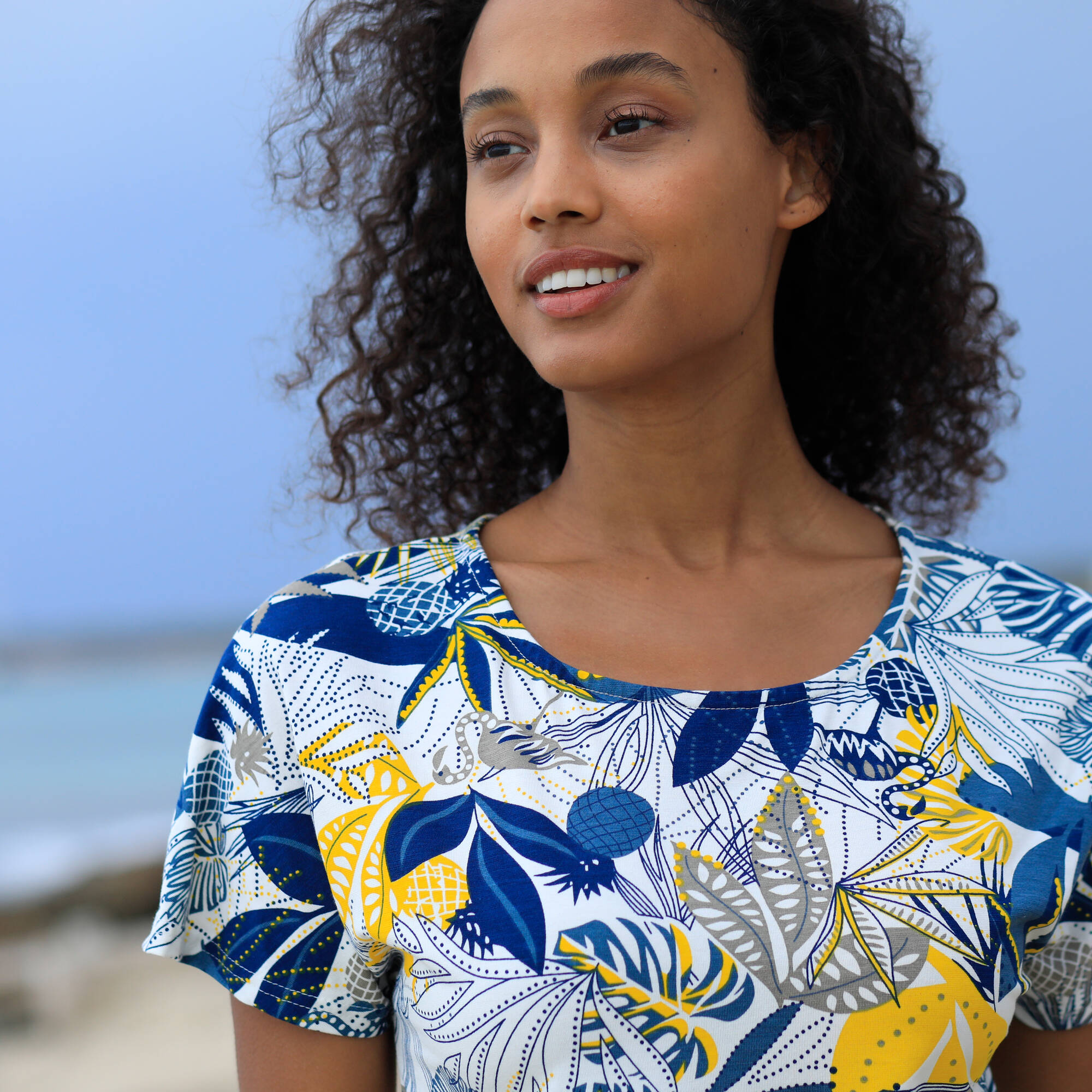Robe courte imprimée manches courtes