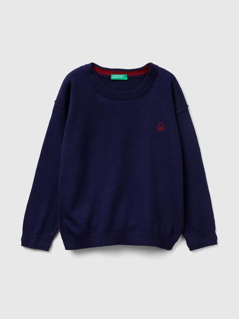 Crew neck sweater with embroidery